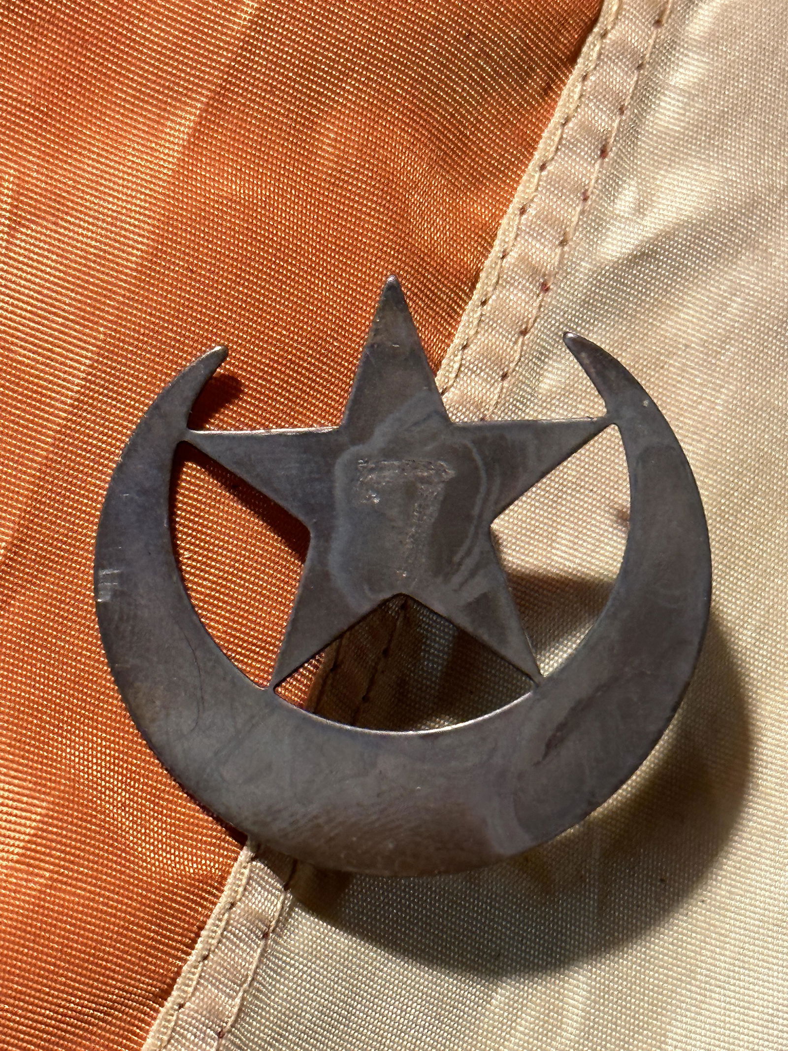 RARE CIVIL WAR 7TH UNION CORPS KEPI HAT CAP BADGE INSIGNIA: RARE CIVIL WAR 7TH UNION CORPS KEPI HAT CAP BADGE INSIGNIA. A RARE FIND. IT IS IN MINT OVERALL SHAPE AND CONDITION WITH A BEAUTIFUL OVERALL PATINA. HAS A GREAT LOOK TO IT WITH AN EXCELLENT OVERALL EYE