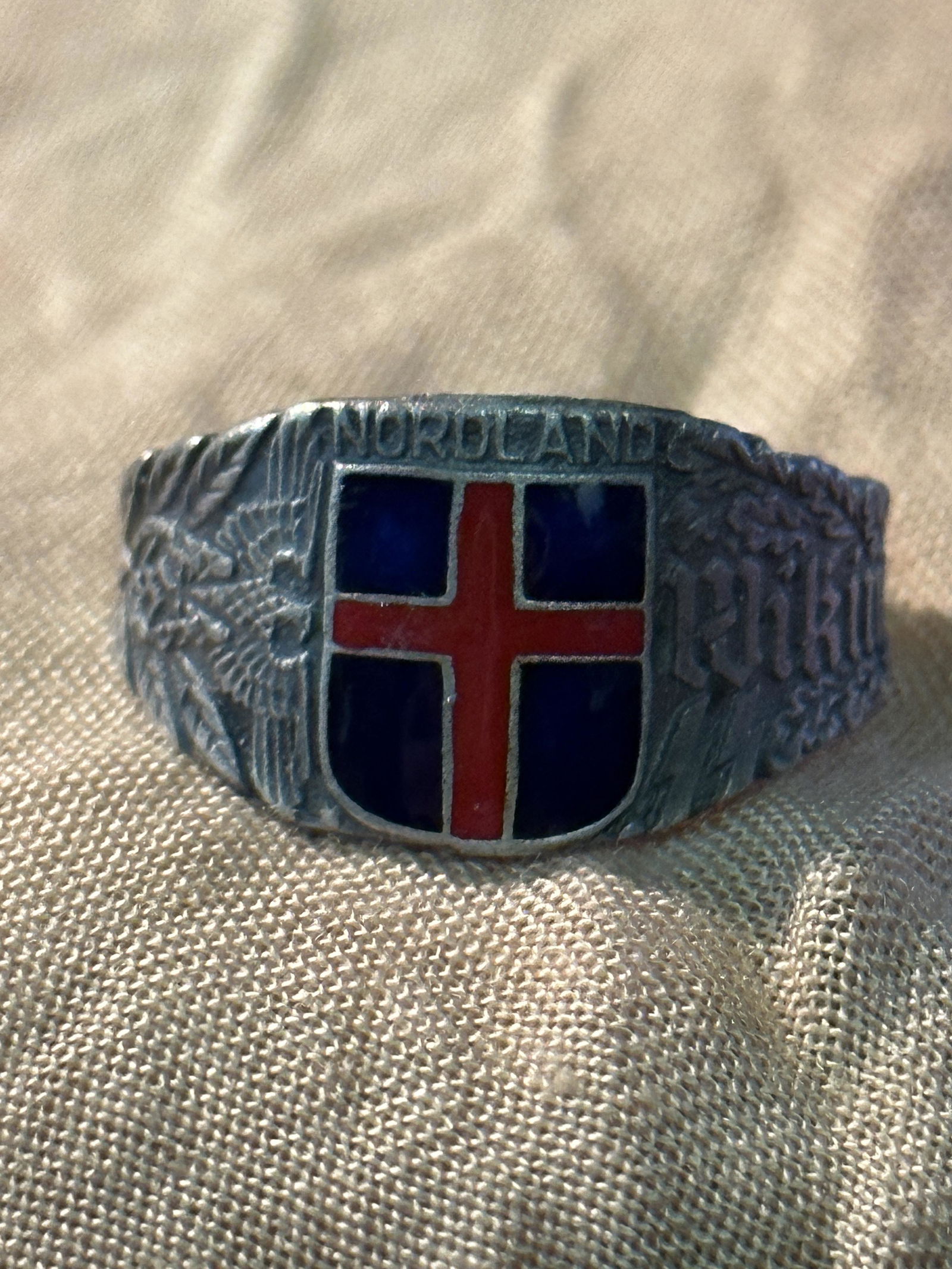 WW2 GERMAN WAFFEN-SS WIKING NORDLAND 800 SILVER RING: WW2 GERMAN WAFFEN-SS WIKING NORDLAND 800 SILVER RING. A RARE FIND. IT IS IN MINT OVERALL SHAPE AND CONDITION WITH A BEAUTIFUL OVERALL PATINA. SHOWS GOOD WEAR AND USE. PLEASE VIEW ALL DETAILED PICTURES
