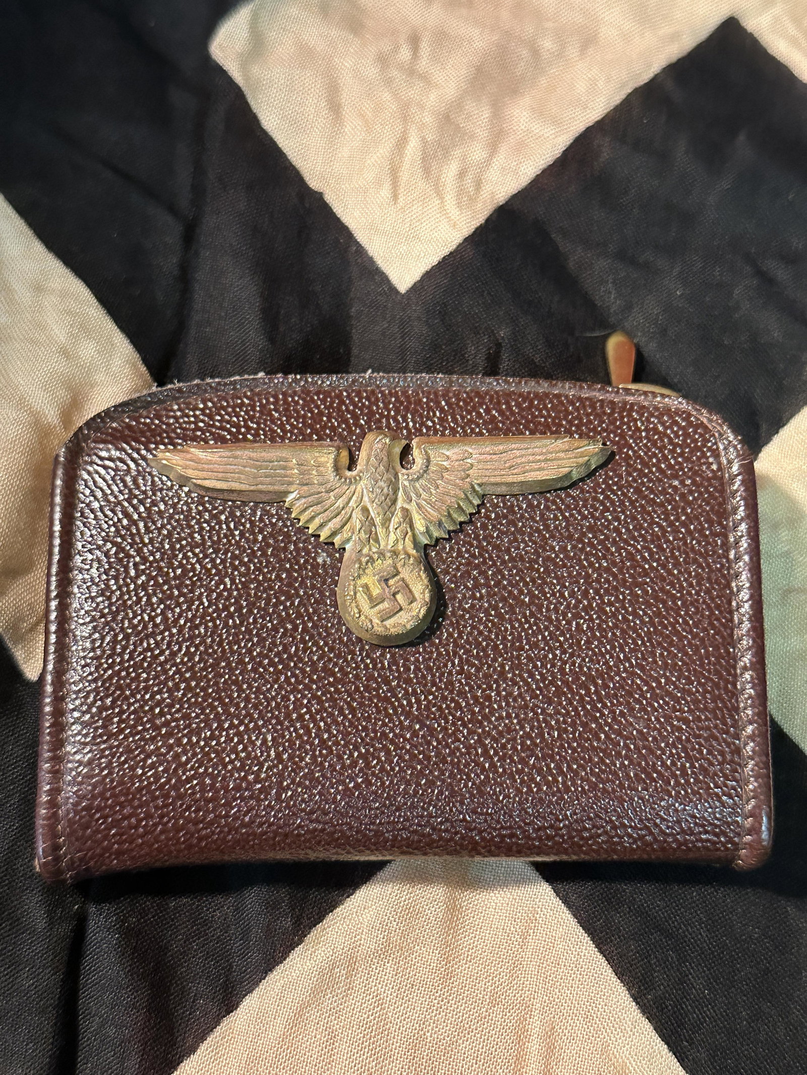 WW2 GERMAN WAFFEN-SS OFFICER POCKET WALLET - VET BRING BACK: WW2 GERMAN WAFFEN-SS OFFICER POCKET WALLET - VET BRING BACK. A RARE FIND. IT IS IN MINT OVERALL SHAPE AND CONDITION WITH A BEAUTIFUL OVERALL PATINA. SHOWS GOOD WEAR AND USE. WAS BROUGHT BACK HOME BY A