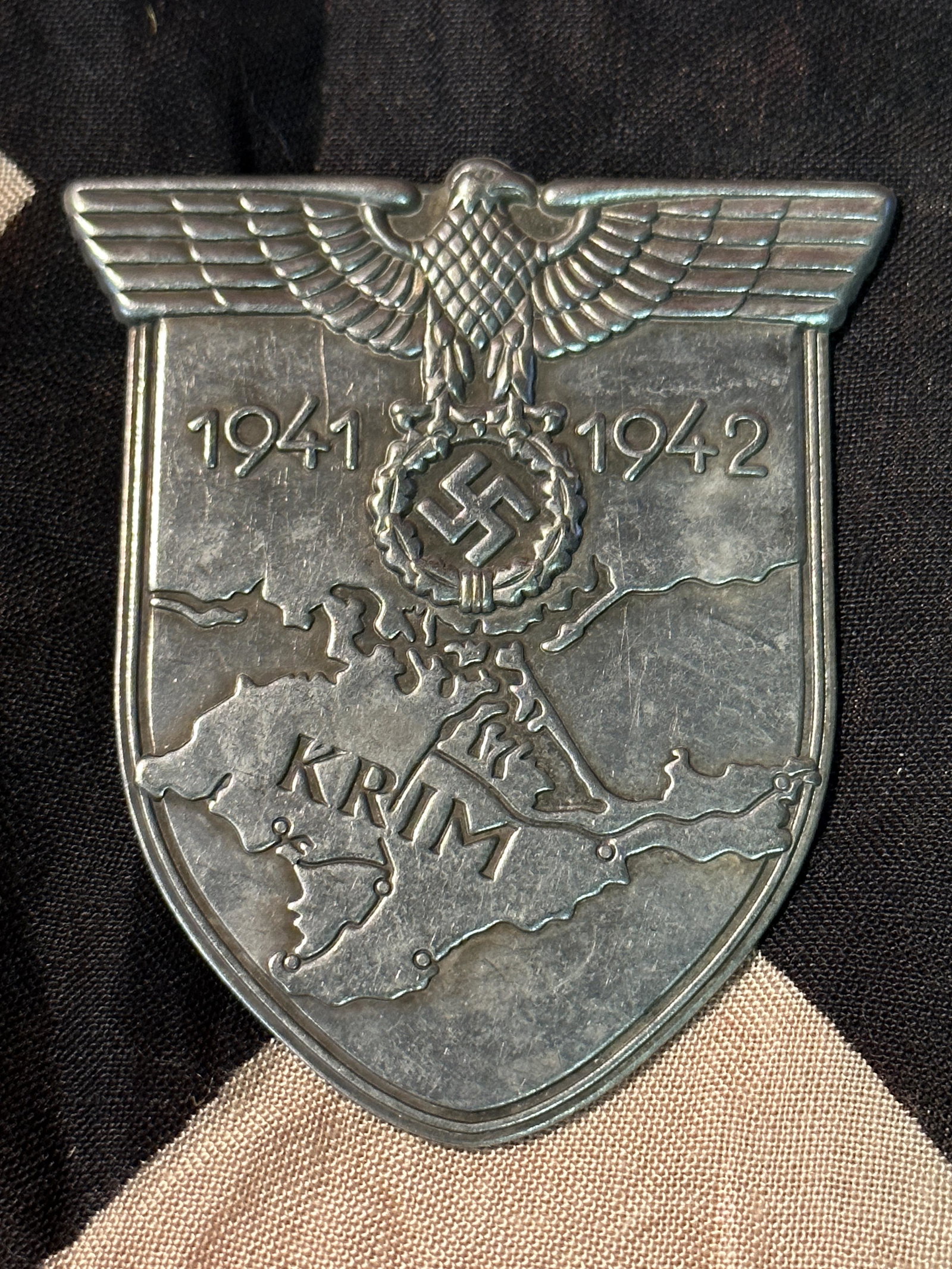 WW2 GERMAN WEHRMACHT KRIM SCHIELD BADGE: WW2 GERMAN WEHRMACHT KRIM SCHIELD BADGE. â€œKrim 1941-1942” nice used uniform removed Wehrmacht Krim Schield. Great for a medal/award collection or to complete a tunic. In used but good cond