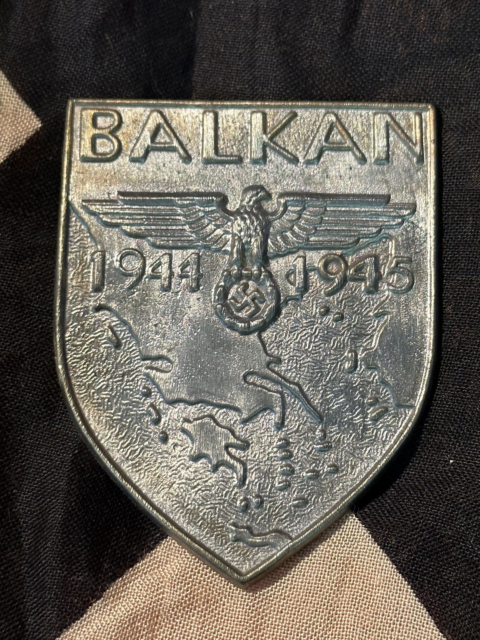 WW2 GERMAN BALKAN CAMPAIGN SHILED: WW2 GERMAN BALKAN CAMPAIGN SHILED. awarded to the soldiers who were holding back the Bolshevik horde in the Balkans. The design was done by artist Benno von Arent, who designed other shields, on March