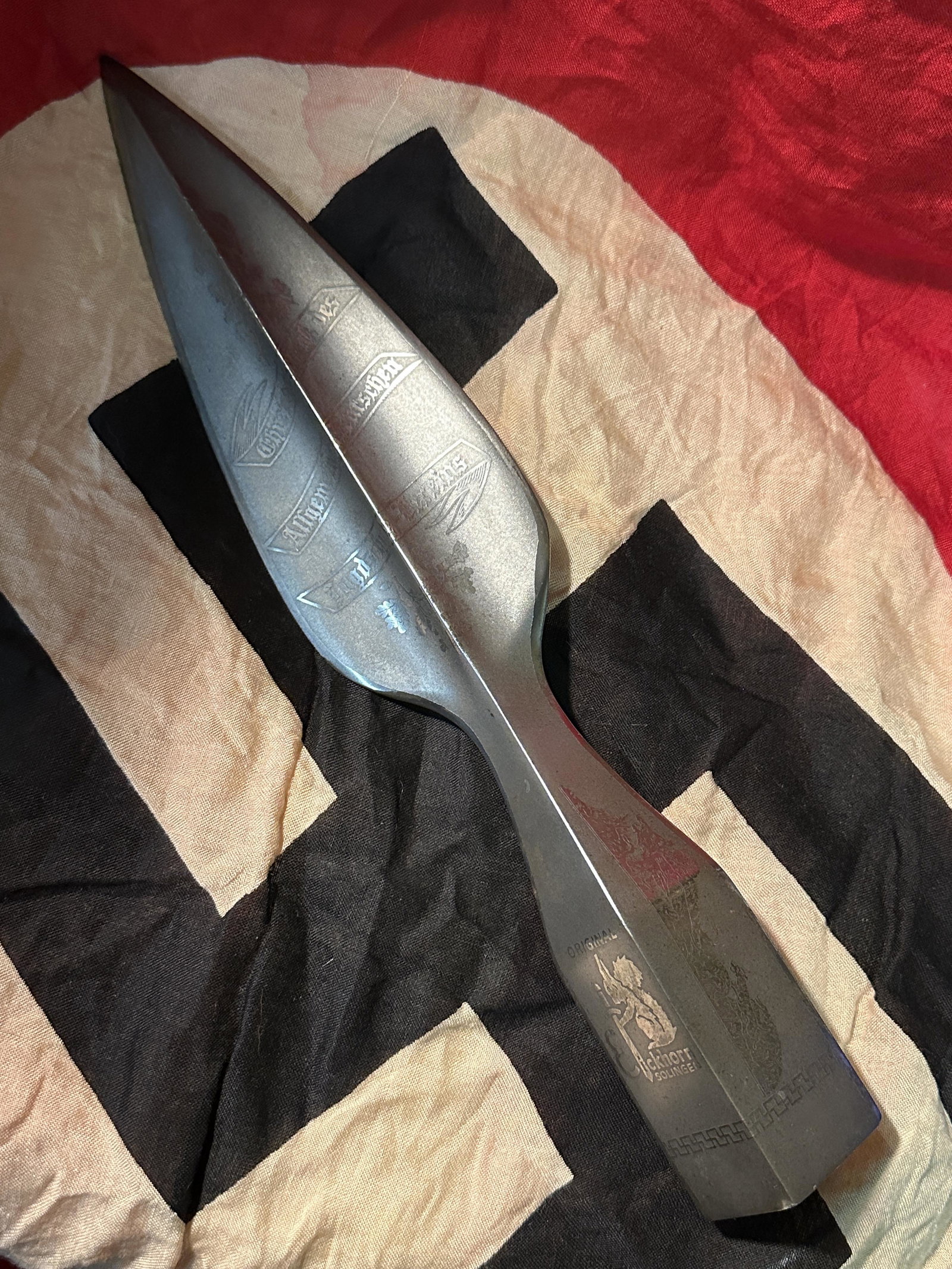 WW2 GERMAN 3RD REICH HUNTING ASSN. CEREMONIAL BOAR SPEAR BY EICKHORN: WW2 GERMAN 3RD REICH HUNTING ASSOCIATION EICKHORN PRESENTATION CEREMONIAL BOAR SPEAR. THIS IS A STORE MADE FROM CARL EICKHORN PRESENTATION PIECE OR STORE DISPLAY MODEL. Here is a magnificent spear poi
