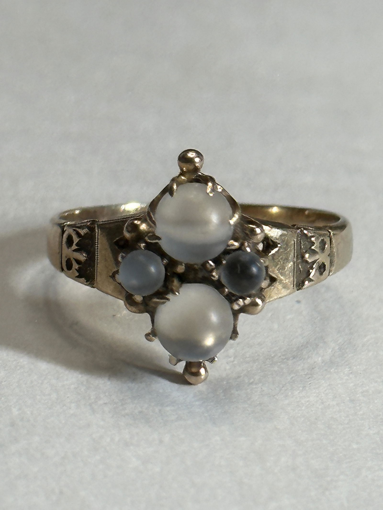 VICTORIAN 14K GOLD BLUISH/WHITE STONE COCKTAIL RING SZ 6.5 (1 of 3)