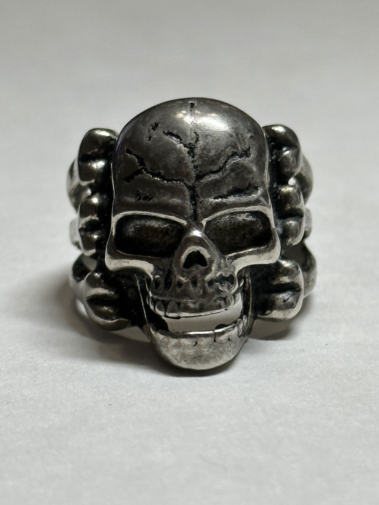WW2 GERMAN TOTENKOPF SS OFFICER STYLE RING SZ 11 (1 of 3)