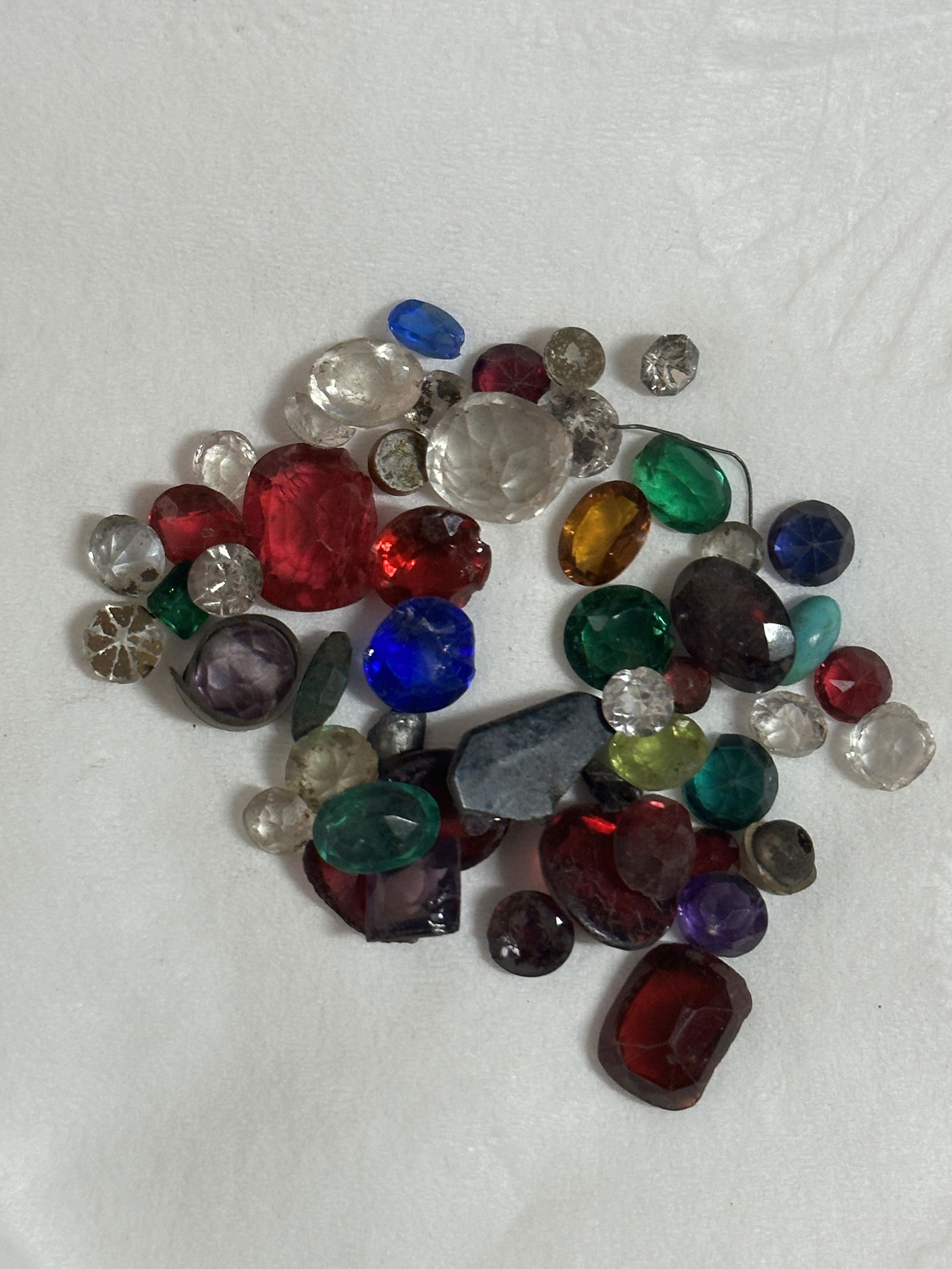 JEWELERS BENCH COLLECTION LOT OF MIXED GEMSTONES LOT (1 of 3)