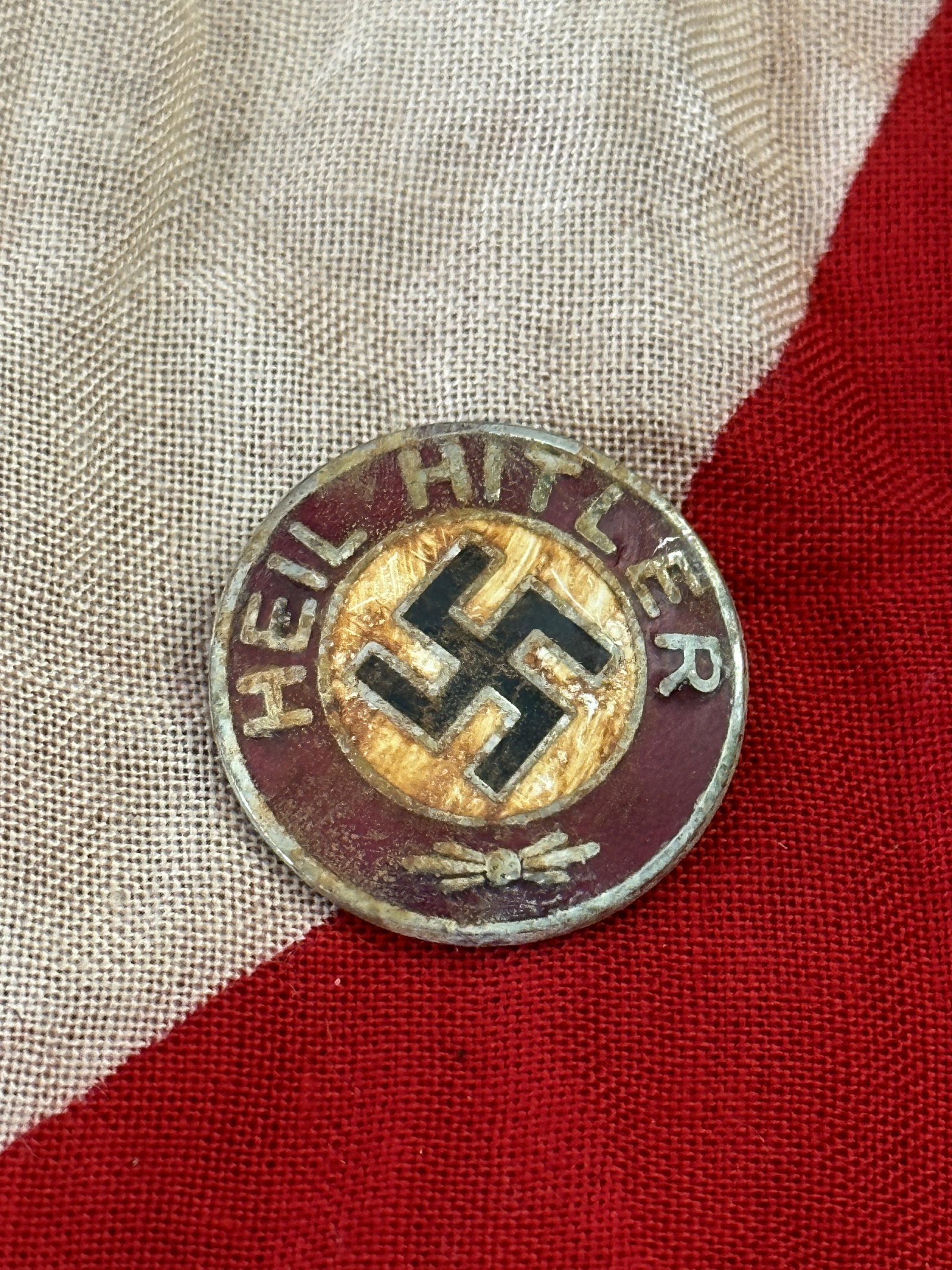 WW2 GERMAN HEIL HITLER ENAMELED LAPEL PIN MARKED RZM: WW2 GERMAN HEIL HITLER ENAMELED LAPEL PIN MARKED RZM. A RARE FIND. IT IS IN MINT OVERALL SHAPE AND CONDITION WITH A BEAUTIFUL OVERALL PATINA. SHOWS GOOD WEAR AND USE. A WELL MADE ANTIQUE GERMAN ARTIFA