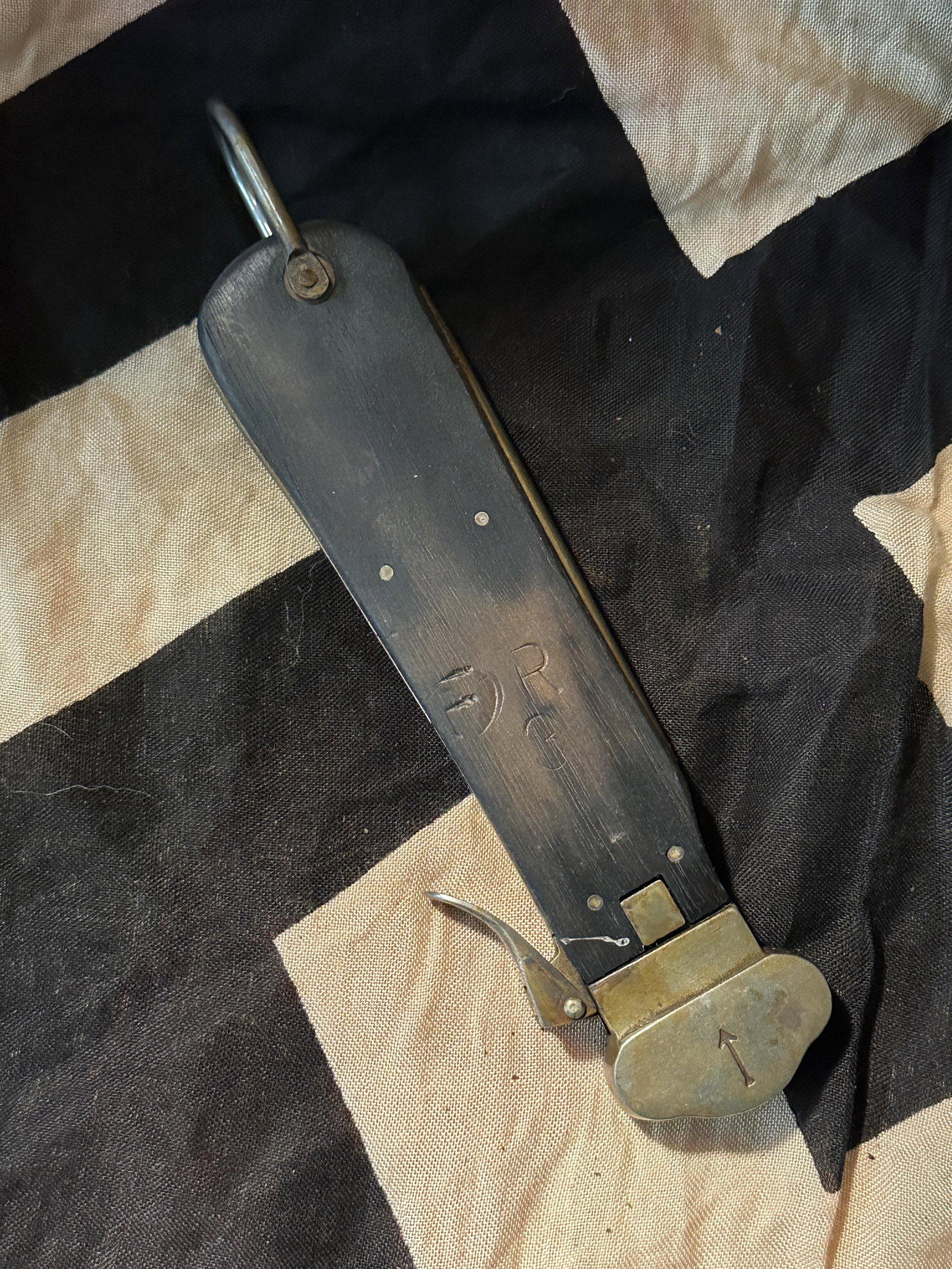 RARE WW2 GERMAN PARATROOPER GRAVITY KNIFE BY R.B. NR.: RARE WW2 GERMAN PARATROOPER GRAVITY KNIFE BY R.B. NR. A VERY RARE FIND. UNIT MARKED ON THE HANDLE OF THE KNIFE. SHOWS GOOD WEAR AND USE WITH A BEAUTIFUL OVERALL PATINA THROUGHOUT. WORKS PERFECTLY. PLE