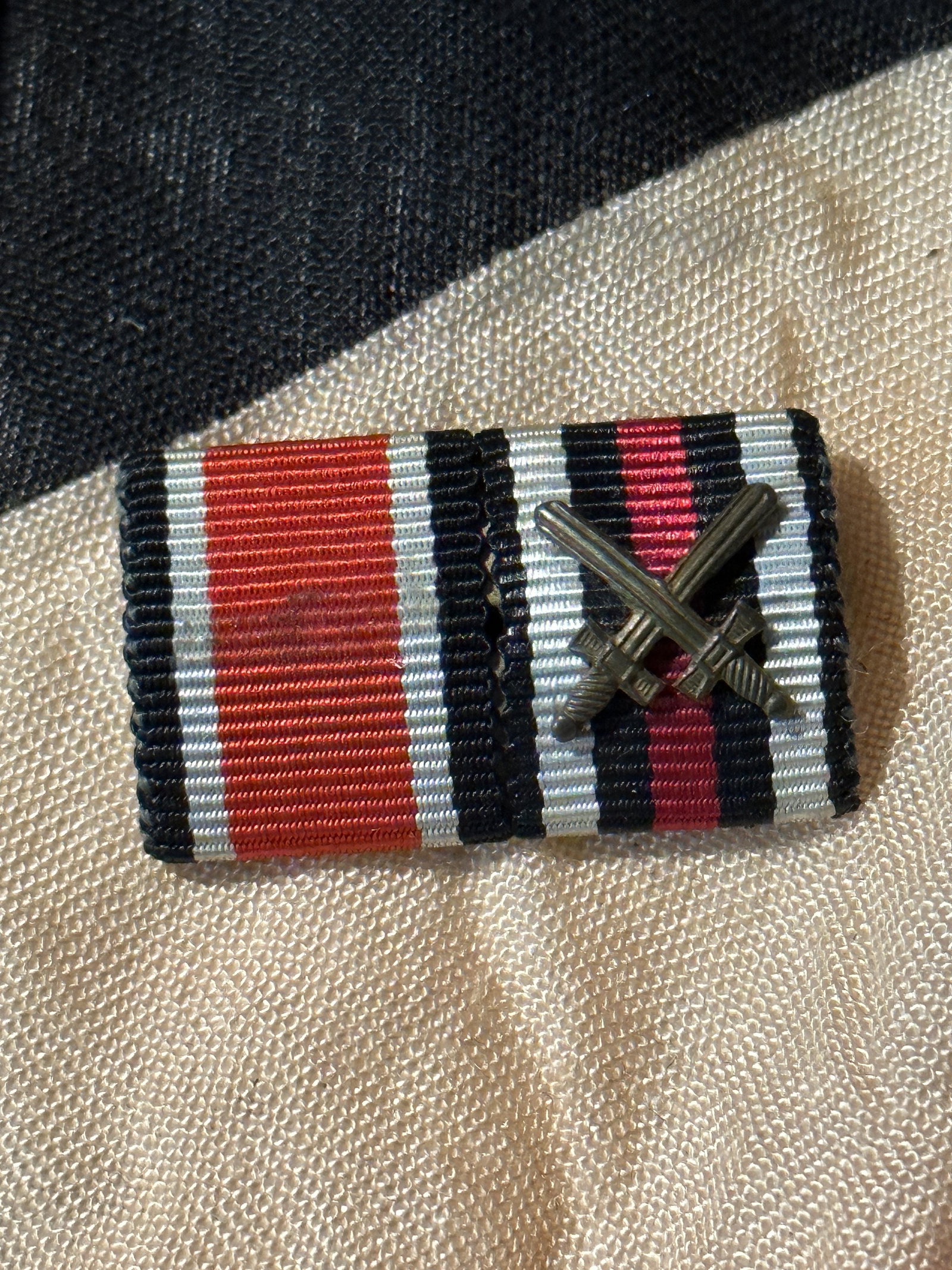 WW2 GERMAN CAVALRY TUNIC BAR PIN BADGE: WW2 GERMAN CAVALRY TUNIC BAR PIN BADGE. IT IS IN MINT OVERALL SHAPE AND CONDITION WITH A BEAUTIFUL OVERALL PATINA. SHOWS GOOD WEAR AND USE. PLEASE VIEW ALL DETAILED PICTURES. A WELL MADE ANTIQUE GERMA