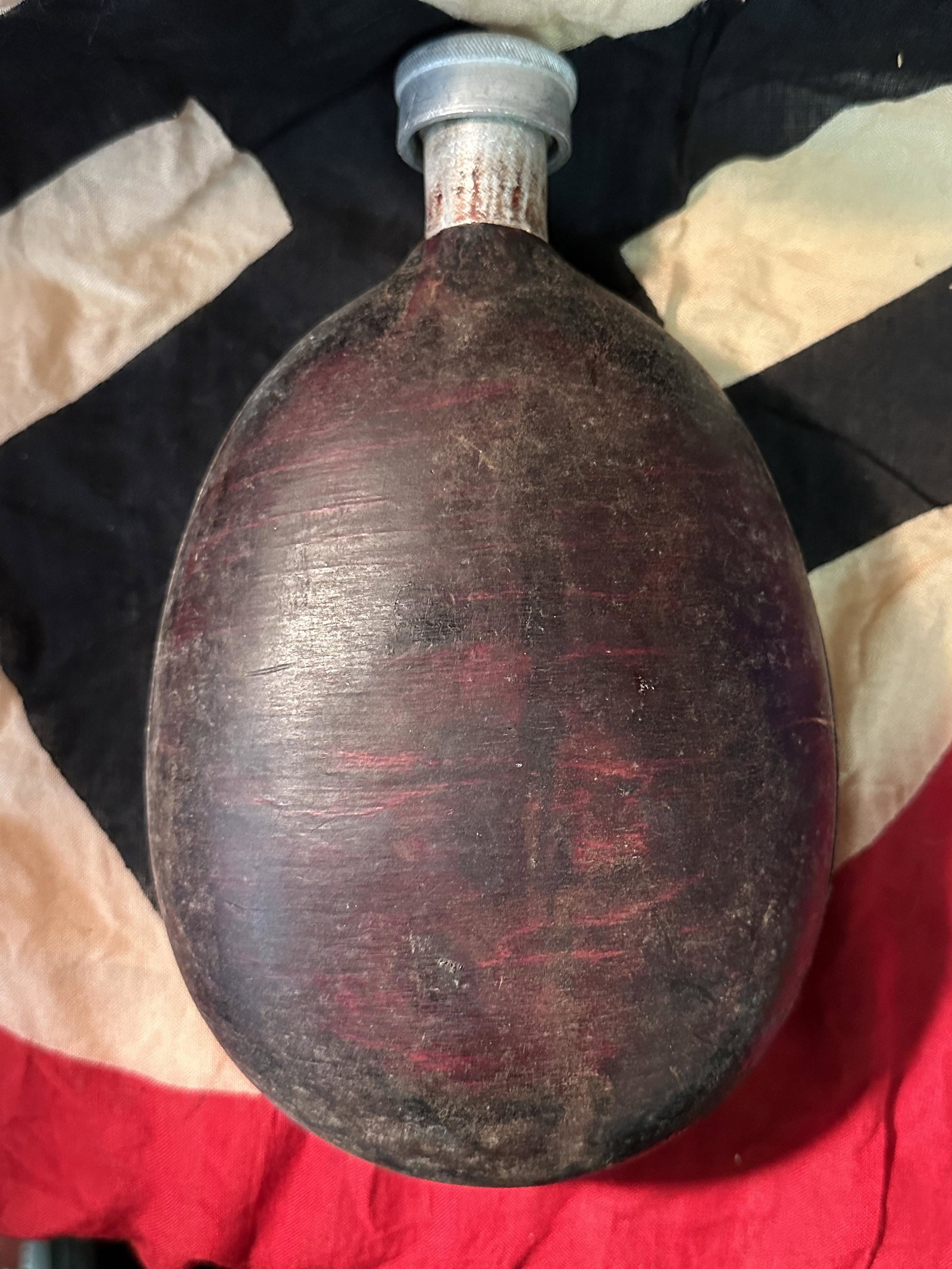 WW2 GERMAN AFRIKA KORPS SOLDIER CANTEEN: WW2 GERMAN AFRIKA KORPS SOLDIER CANTEEN. SHOWS GOOD WEAR AND EXPECTED FIELD USE. PLEASE VIEW ALL DETAILED PICTURES.