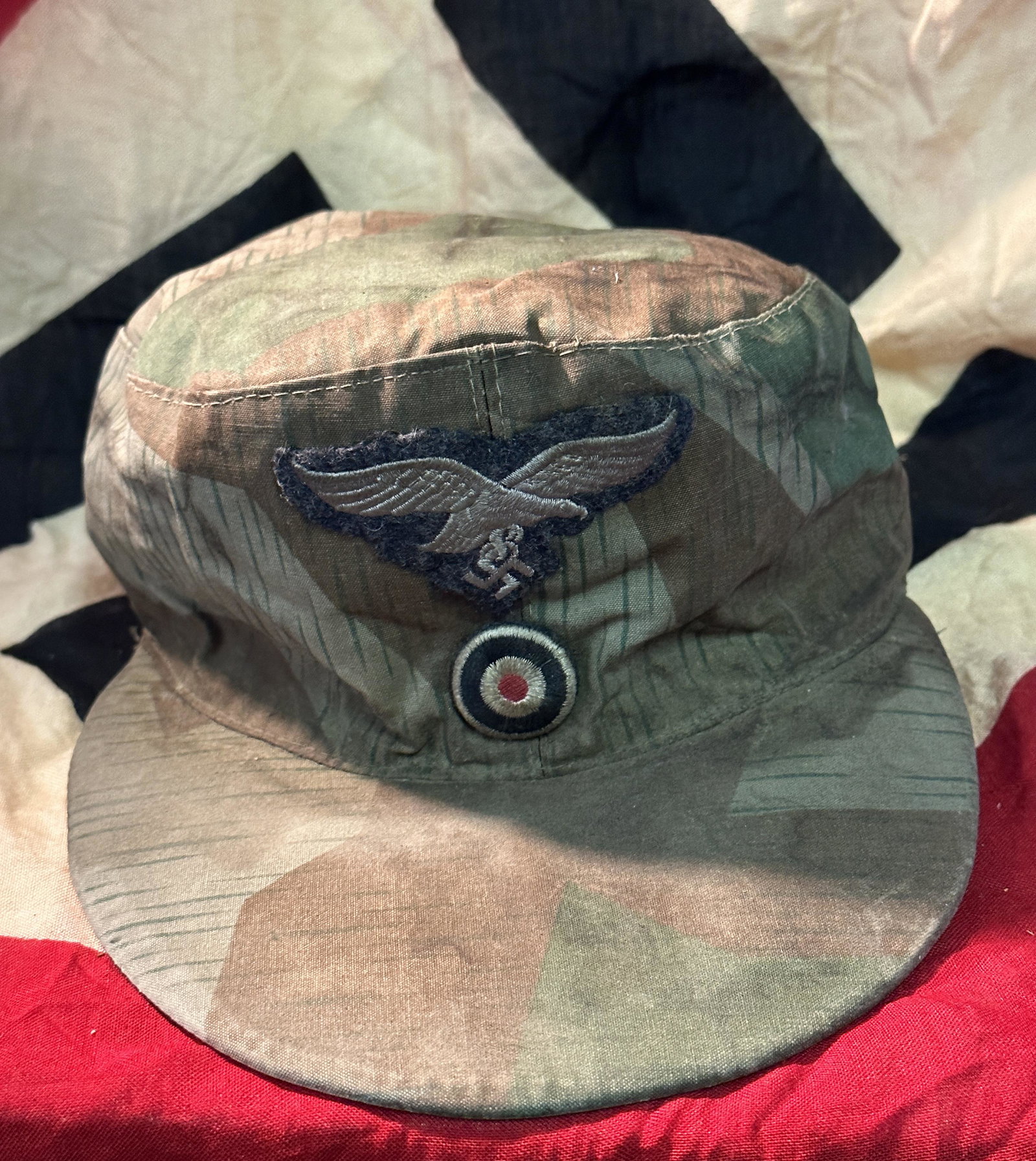 RARE WW2 GERMAN LUFTWAFFE PILOTS SPLINTER CAMO FIELD CAP WITH ID: RARE WW2 GERMAN LUFTWAFFE PILOTS SPLINTER CAMO FIELD CAP WITH POSSIBLE ID? MARKED ON THE INSIDE WITH YEAR 1943. SHOWS GOOD WEAR AND USE WITH A BEAUTIFUL OVERALL PATINA. EXCPECTED WEAR AND USE. PLEASE 