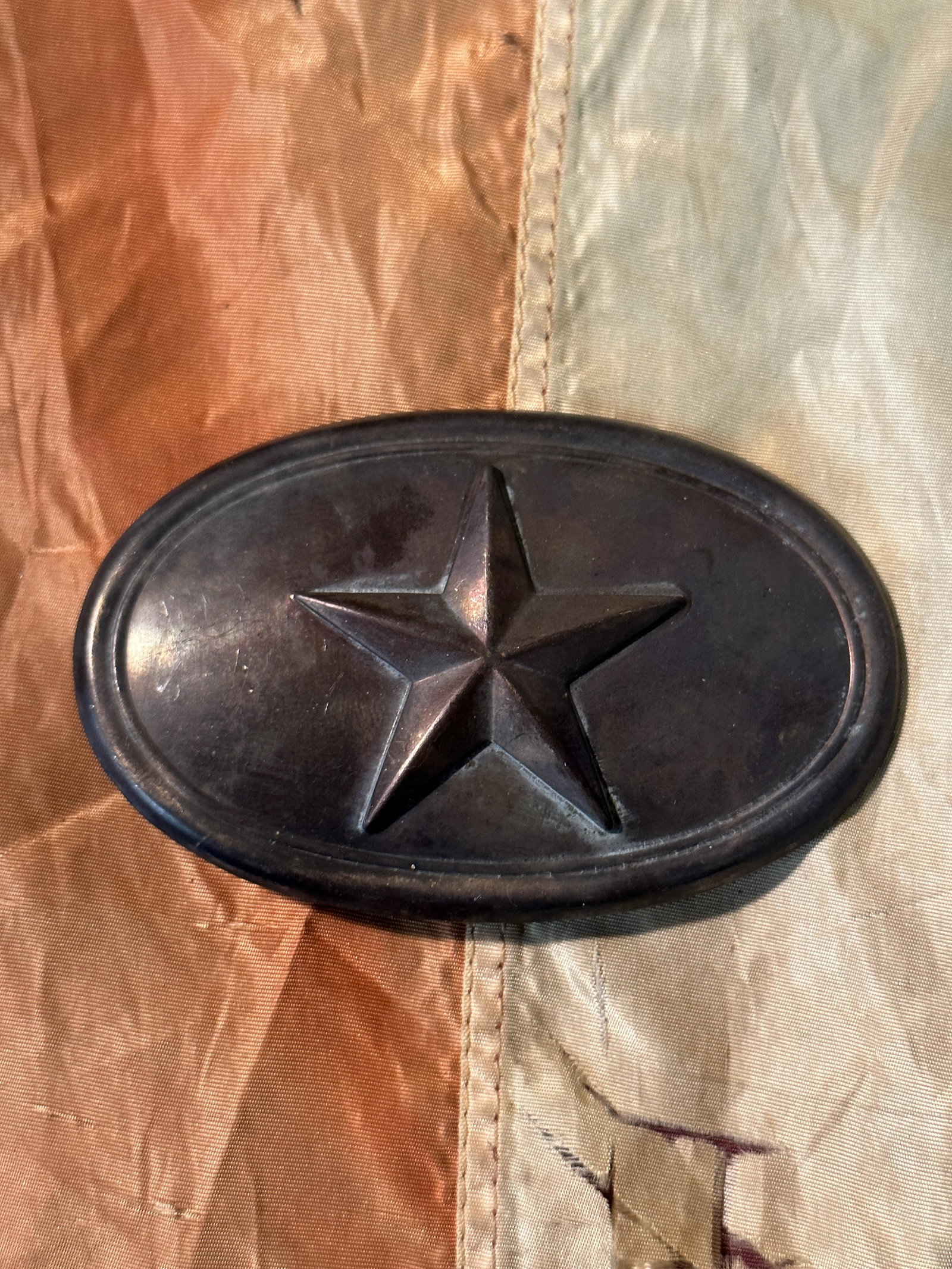 ULTRA RARE CIVIL WAR TEXAS OFFICER BELT BUCKLE - ARROW HOOK CONSTRUCTION: ULTRA RARE CIVIL WAR TEXAS OFFICER BELT BUCKLE - ARROW HOOK CONSTRUCTION. A RARE FIND. IT IS IN MINT OVERALL SHAPE AND CONDITION WITH A BEAUTIFUL OVERALL PATINA. HAS A GREAT LOOK TO IT WITH AN EXCELLE