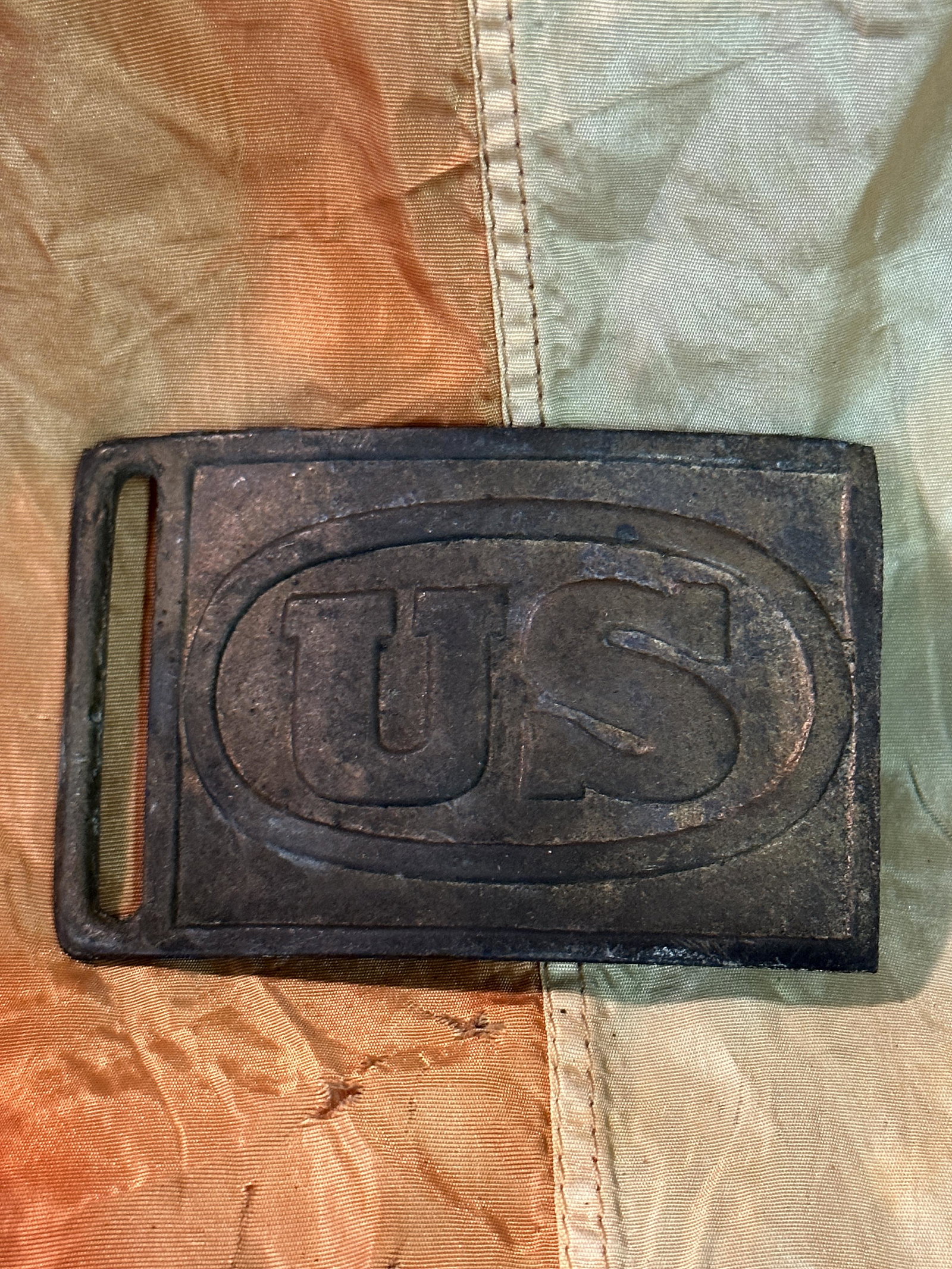 RARE INDIAN WARS M1872 U.S. BELT BUCKLE: RARE INDIAN WARS M1872 U.S. BELT BUCKLE. A RARE FIND. IT IS IN MINT OVERALL SHAPE AND CONDITIO WITH A BEAUTIFUL OVERALL PAITNA. HAS A GREAT LOOK TO IT WITH AN EXCELLENT OVERALL EYE APPEAL. A GREAT FIN