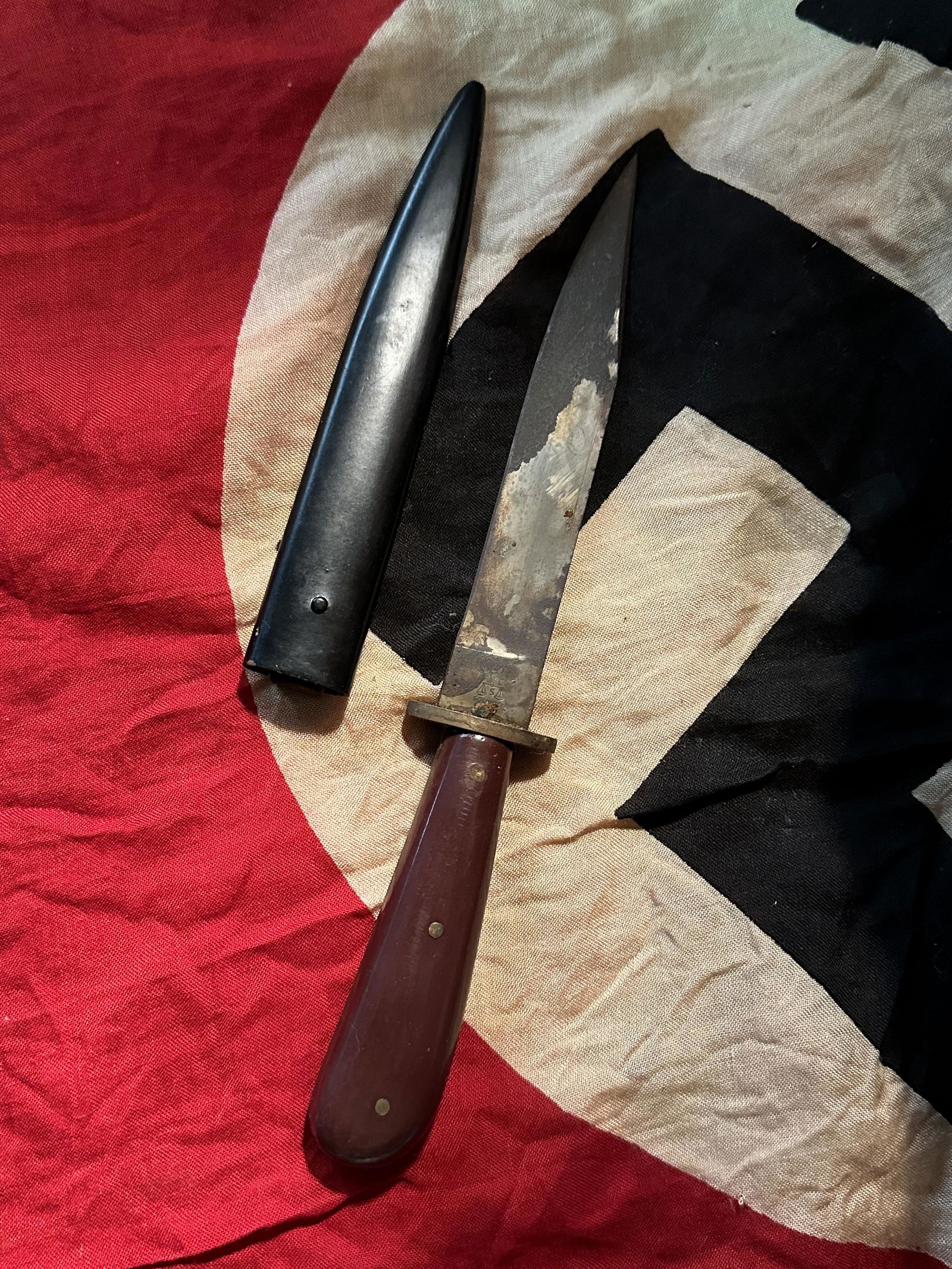 WW2 GERMAN BOOT KKNIFE MARKED ALCOSA SOLINGEN - COMPOSITION HANDLE: WW2 GERMAN BOOT KKNIFE MARKED ALCOSA SOLINGEN - COMPOSITION HANDLE. A RARE FIND. IT IS IN MINT OVERALL SHAPE AND CONDITION WITH A BEAUTIFUL OVERALL PATINA. THIS KNIFE APPEARS TO BE BATTLE WORN/USED. P