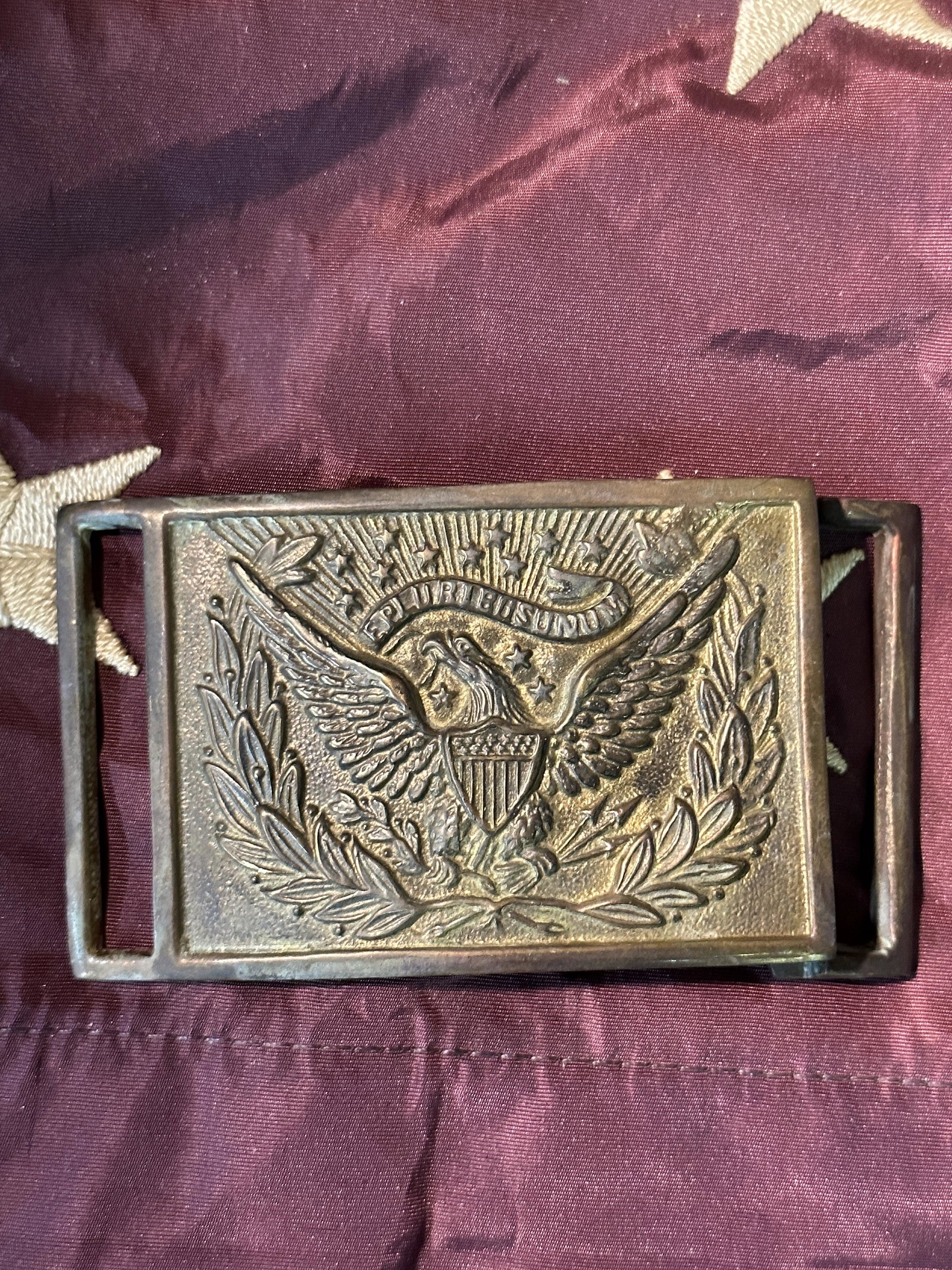 CIVIL WAR UNION OFFICER'S SWORD BELT BUCKLE: CIVIL WAR UNION OFFICER'S SWORD BELT BUCKLE. A RARE FIND. IT IS IN MINT OVERALL SHAPE AND CONDITION WITH A BEAUTIFUL OVERALL PATINA. HAS A GREAT LOOK TO IT WITH AN EXCELLENT OVERALL EYE APPEAL. A GREA