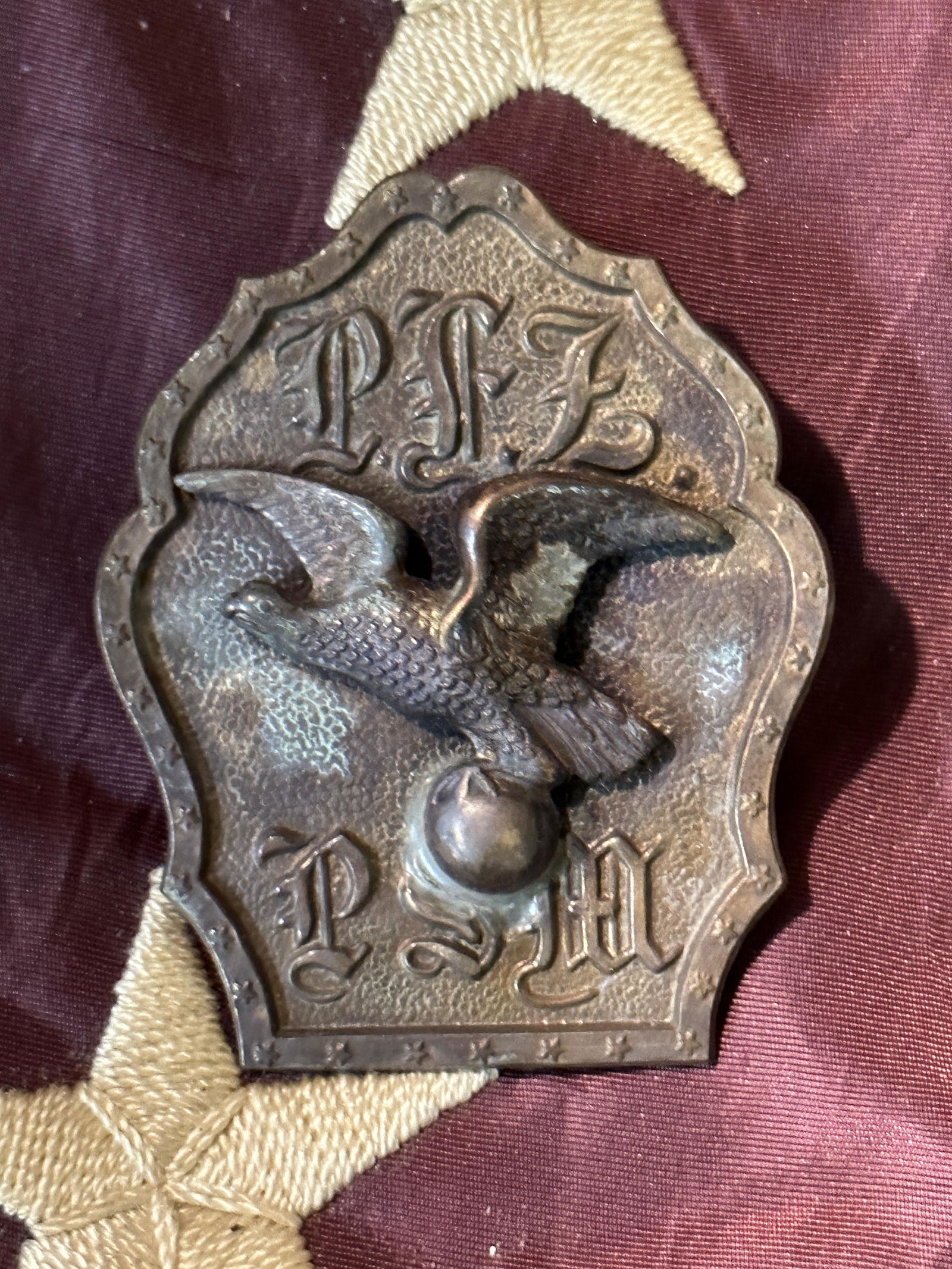 RARE CIVIL WAR PHILADELPHIA FIRE ZOUAVED HAT CAP KEPI PLATE WITH FLYING EAGLE: RARE CIVIL WAR PHILADELPHIA FIRE ZOUAVED HAT CAP KEPI PLATE WITH FLYING EAGLE. COMES FROM A COLLECTION. A RARE FIND. IT IS IN MINT OVERALL SHAPE AND CONDITION WITH A BEAUTIFUL OVERALL PATINA. HAS A GR