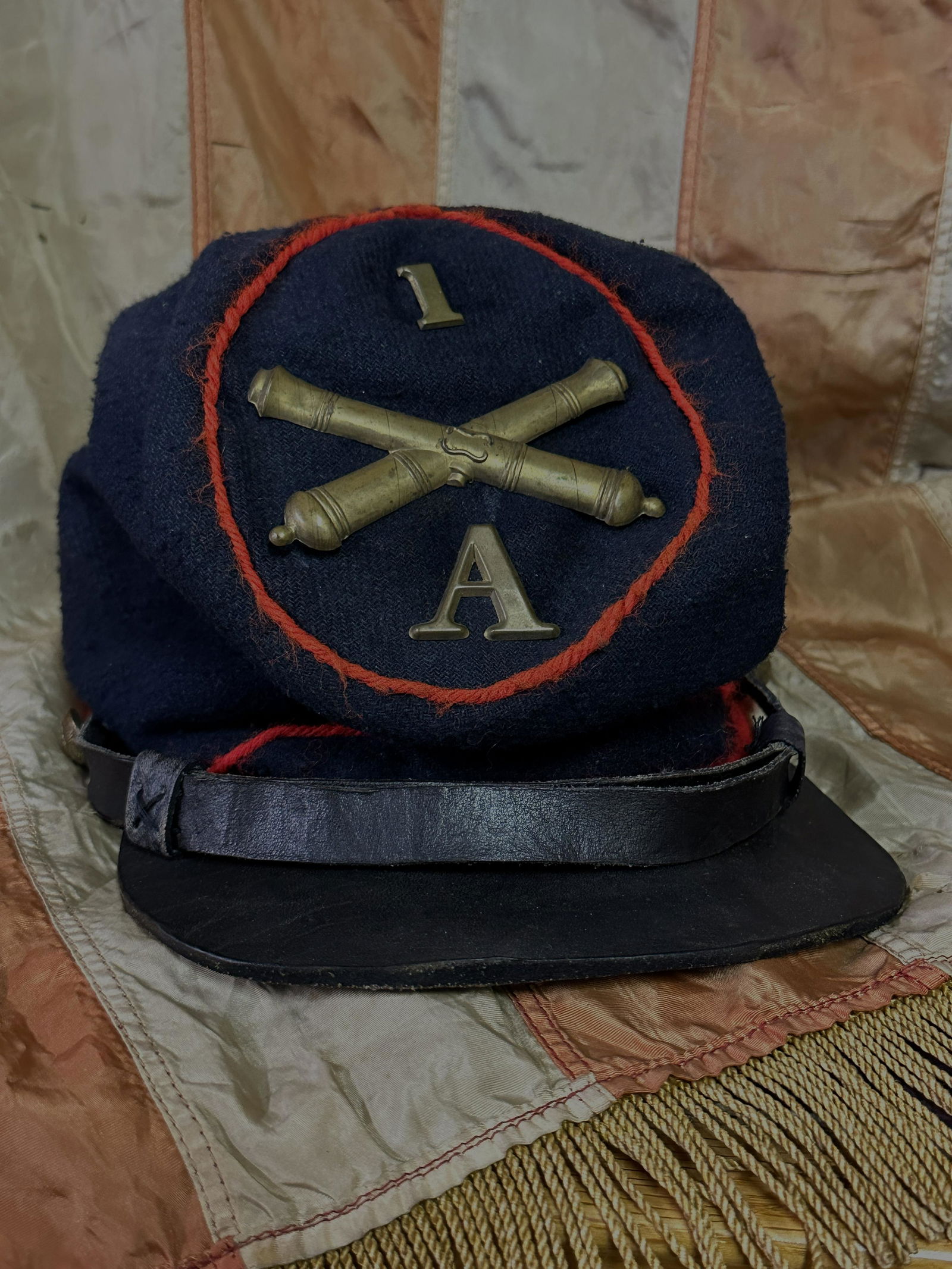 RARE CIVIL WAR ARTILLERY OFFICER FORAGE BUMMERS CAP HAT KEPI UNIT 1, DIVISION A: RARE CIVIL WAR ARTILLERY OFFICER FORAGE BUMMERS CAP HAT KEPI UNIT 1, DIVISION A. A VERY RARE FIND. IT IS IN MINT OVERALL SHAPE AND CONDITION WITH A BEAUTIFUL OVERALL PATINA. HAS A GREAT LOOK TO IT WIT