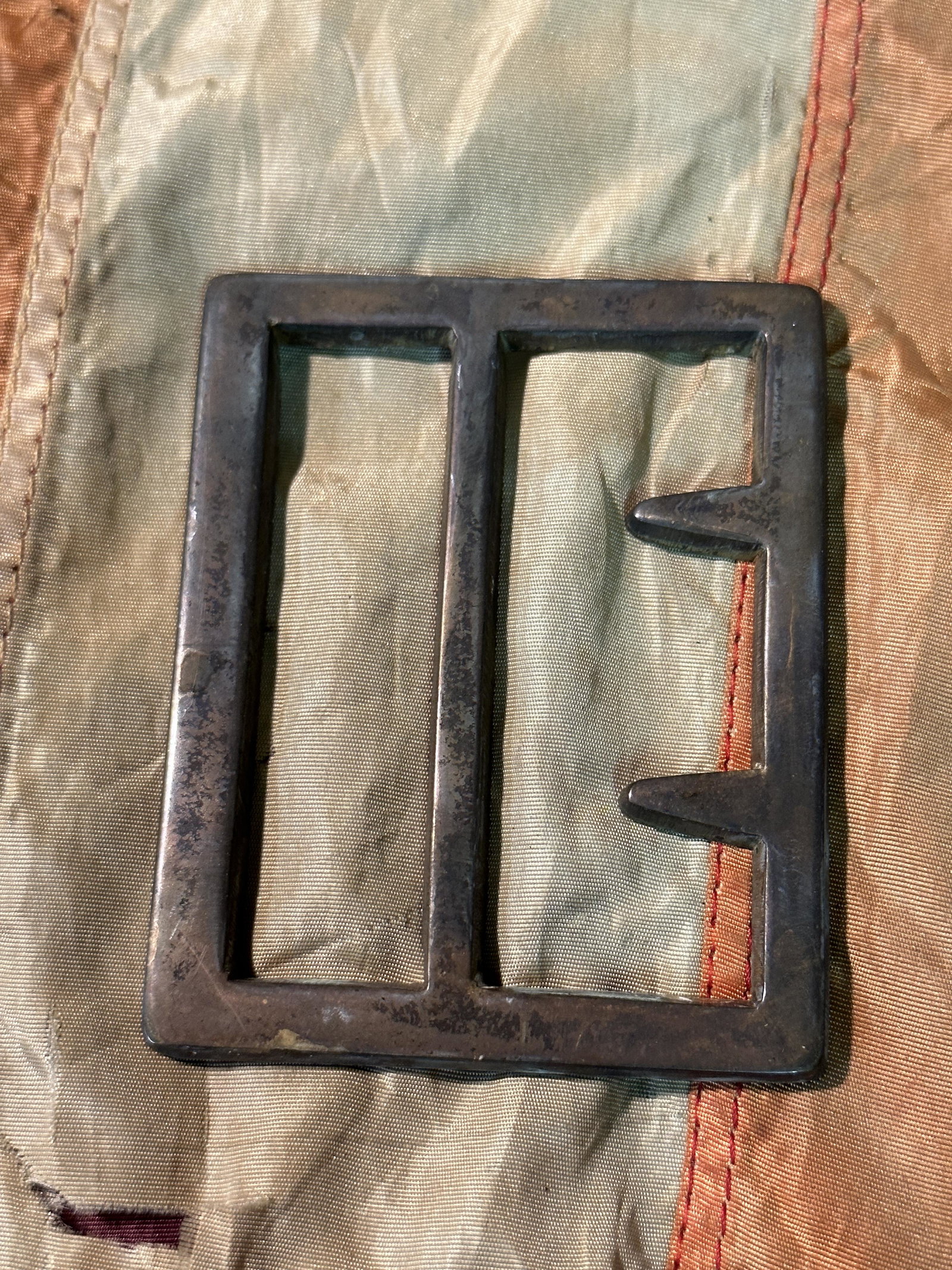 RARE CIVIL WAR CONFEDERATE FRAME BELT BUCKLE - FORKED TONGUE: RARE CIVIL WAR CONFEDERATE FRAME BELT BUCKLE - FORKED TONGUE. A RARE FIND. IT IS IN MINT OVERALL SHAPE AND CONDITION WITH A BEAUTIFUL OVERALL PATINA. HAS A GREAT LOOK TO IT WITH AN EXCELLENT OVERALL E