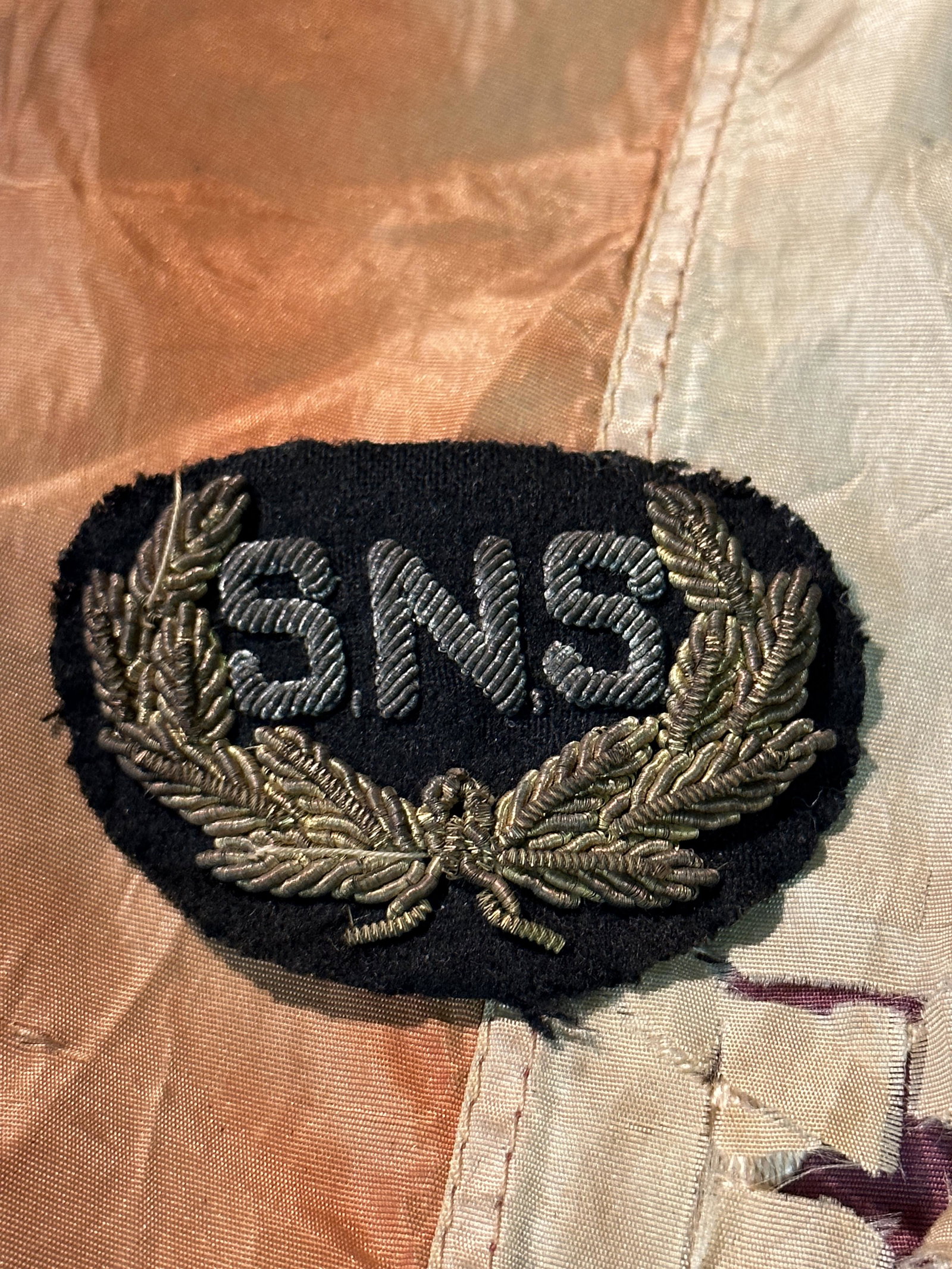 RARE CIVIL WAR SNS NY KEPI HAT CAP BULLION CLOTH BADGE: RARE CIVIL WAR SNS NY KEPI HAT CAP BULLION CLOTH BADGE. IT IS IN MINT OVERALL SHAPE AND CONDITION WITH A BEAUTIFUL OVERALL PATINA. HAS A GREAT LOOK TO IT WITH AN EXCELLENT OVERALL EYE APPEAL. SHOWS GO