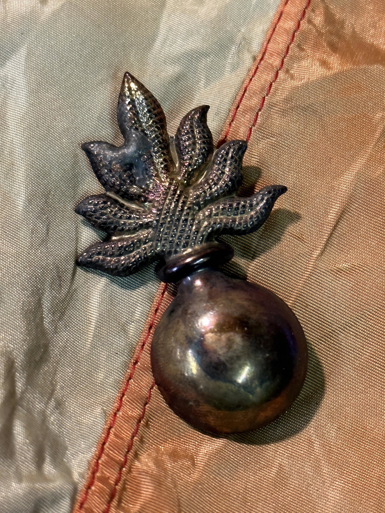 RARE CIVIL WAR ORDNANCE DEPT. U.S. KEPI HAT CAP BADGE INSIGNIA: RARE CIVIL WAR ORDNANCE DEPT. U.S. KEPI HAT CAP BADGE INSIGNIA. A RARE FIND. IT IS IN MINT OVERALL SHAPE AND CONDITION WITH A BEAUTIFUL OVERALL PATINA. HAS A GREAT LOOK TO IT WITH AN EXCELLENT OVERALL