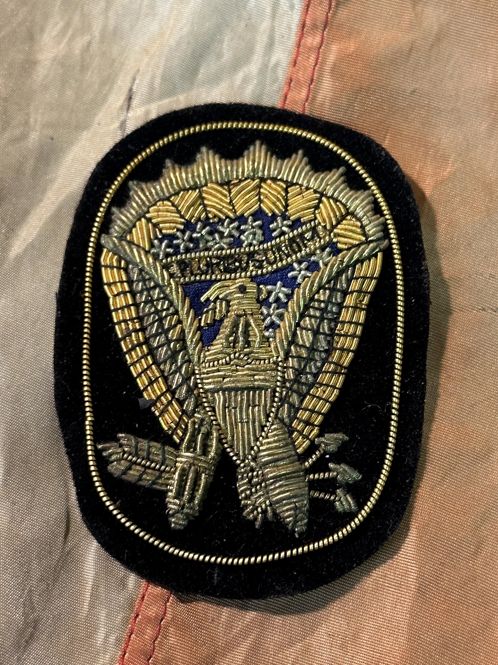 CIVIL WAR HARDEE HAT SIDE EAGLE BULLION JEFF DAVIS BADGE INSIGNIA: CIVIL WAR HARDEE HAT SIDE EAGLE BULLION JEFF DAVIS BADGE INSIGNIA. A RARE FIND. IT IS IN MINT OVERALL SHAPE AND CONDITION WITH A BEAUTIFUL OVERALL PATINA. HAS A GREAT LOOK TO IT WITH AN EXCELLENT OVER