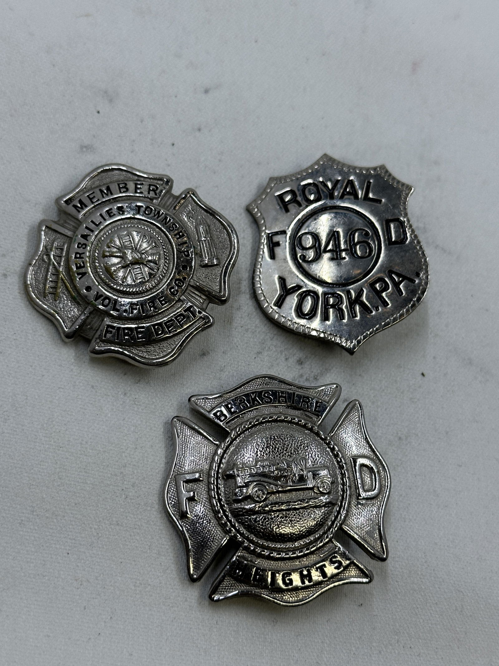 VINTAGE LOT OF (3) FIRE DEPT. BADGES (1 of 6)