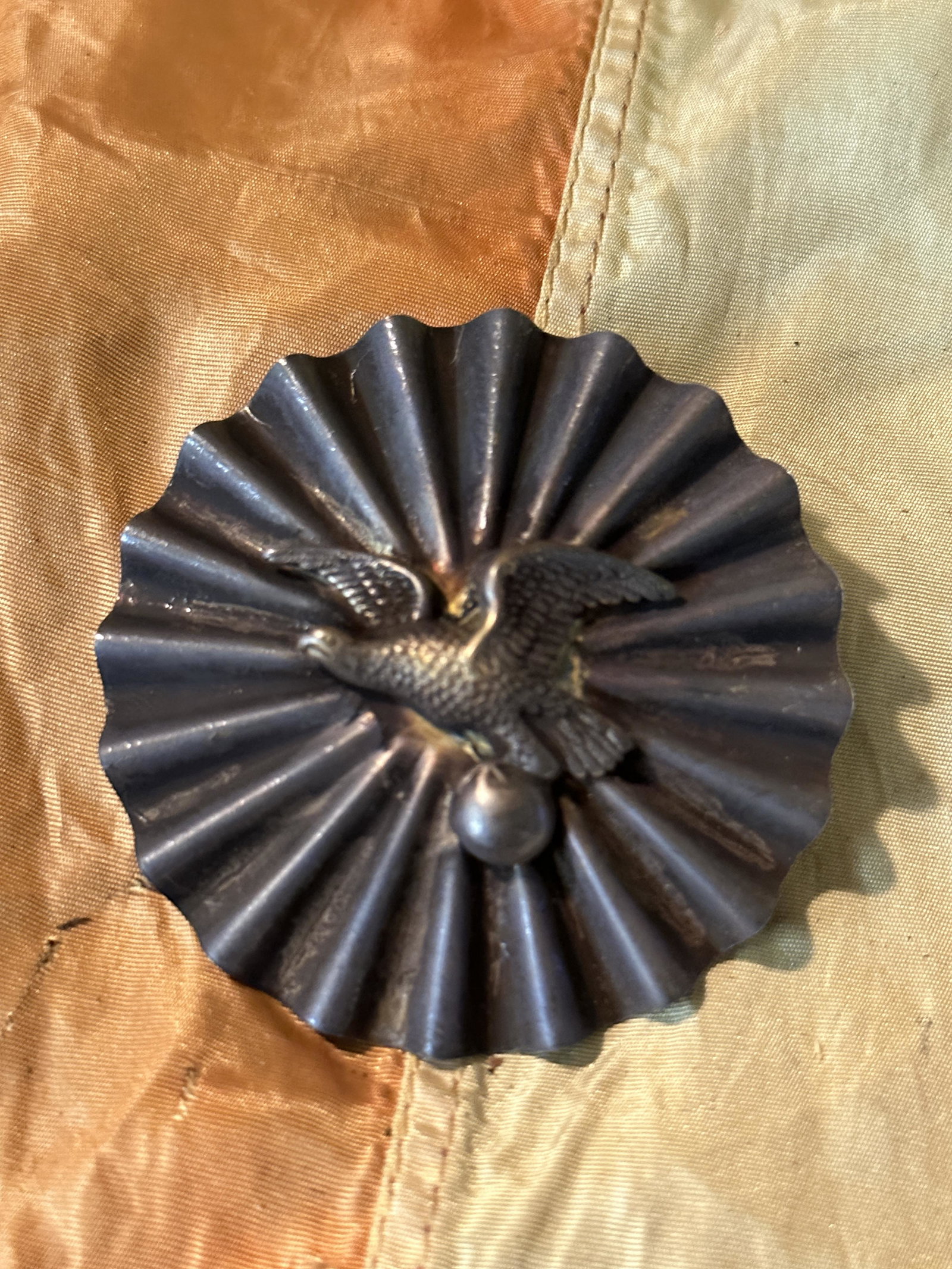 RARE CIVIL WAR NY MILITIA SHAKO BADGE: RARE CIVIL WAR NY MILITIA SHAKO BADGE. IT IS IN MINT OVERALL SHAPE AND CONDITION WITH A BEAUTIFUL OVERALL PATINA. SHOWS GOOD WEAR AND USE. PLEASE VIEW ALL DETAILED PICTURES. A RARE FIND AND AN EXCELLE