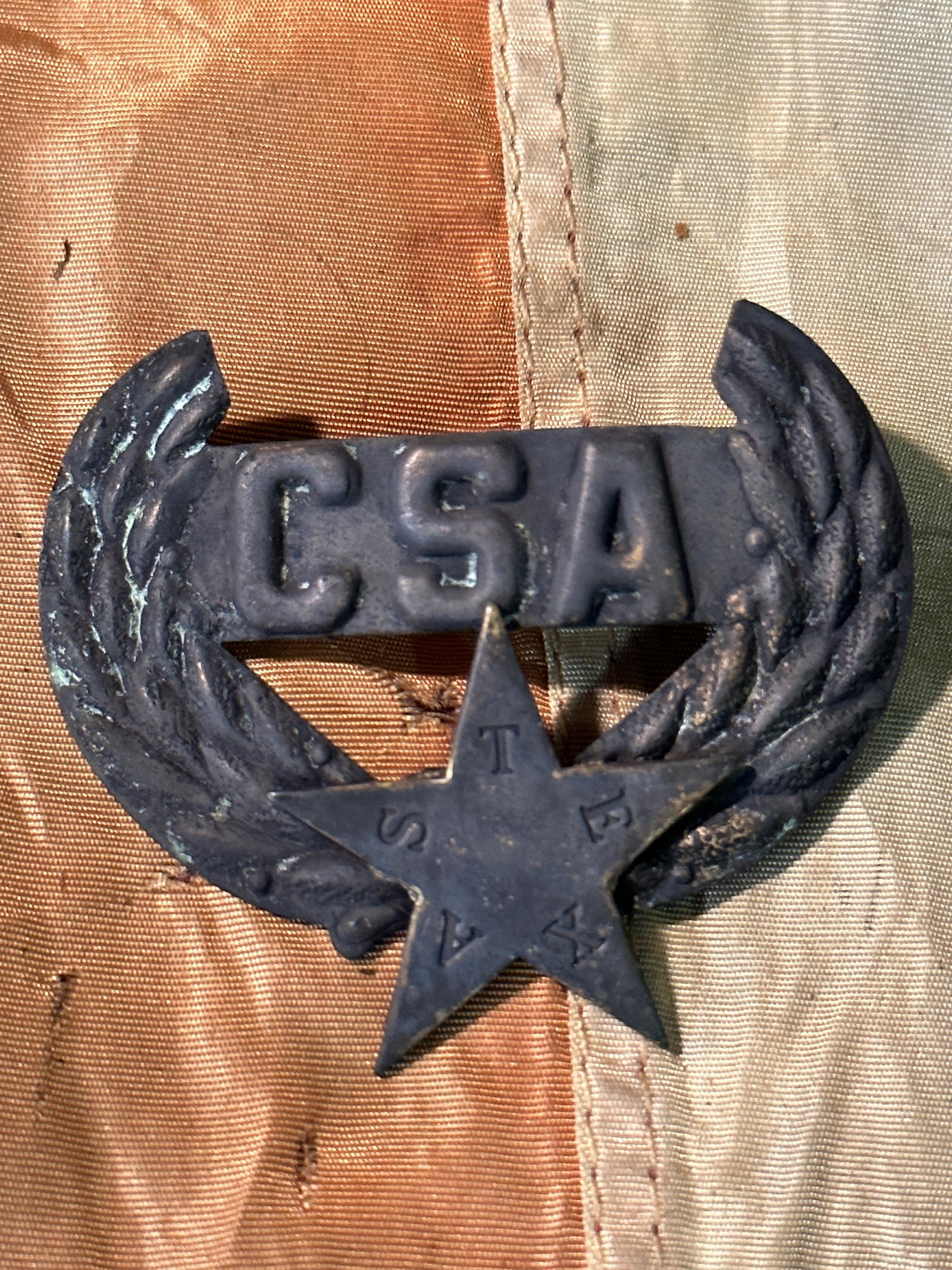 RARE CIVIL WAR CONFEDERATE CSA TEXAS OFFICER KEPI HAT CAP BADGE INSIGNIA: RARE CIVIL WAR CONFEDERATE CSA TEXAS OFFICER KEPI HAT CAP BADGE INSIGNIA. IT IS IN MINT OVERALL SHAPE AND CONDITION WITH A BEAUTIFUL OVERALL PATINA. SHOWS GOOD WEAR AND USE. PLEASE VIEW ALL DETAILED P