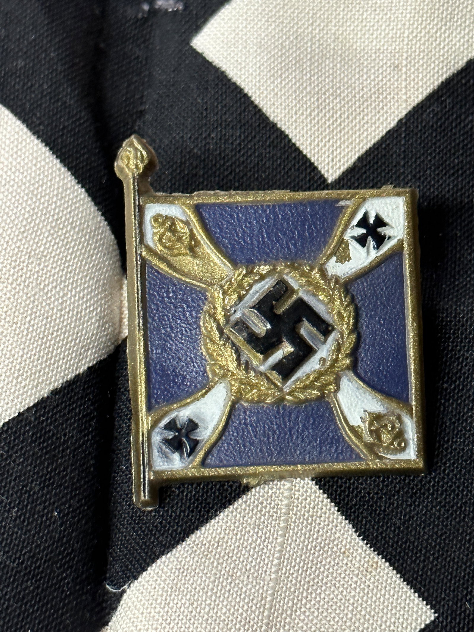 WW2 GERMAN KRIEGSMARINE STANDARD FLAG TINNIE BADGE MAKER MARKED: WW2 GERMAN KRIEGSMARINE STANDARD FLAG TINNIE BADGE MAKER MARKED. "On March 16TH 1936, one year to the day, after the reintroduction of conscription Adolf Hitler announced the revival of the Imperial G