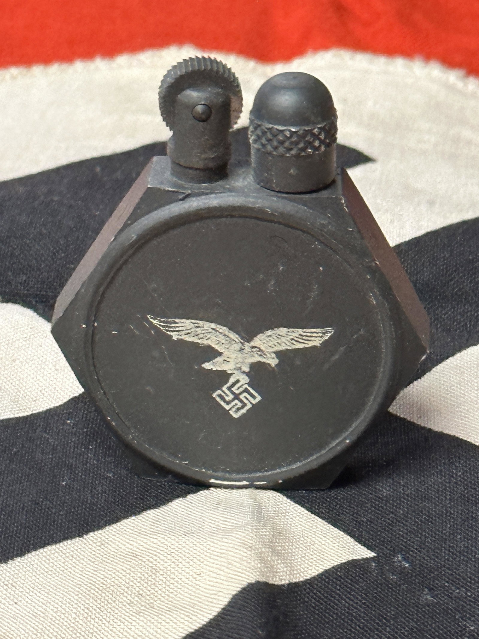 VERY RARE WW2 GERMAN LUFTWAFFE PILOTS POCKET LIGHTER: VERY RARE WW2 GERMAN LUFTWAFFE PILOTS POCKET LIGHTER. A VERY RARE FIND THAT IS IN MINT OVERALL SHAPE AND CONDITION WITH A BEAUTIFUL OVERALL PATINA. SHOWS GOOD WEAR AND USE. PLEASE VIEW ALL DETAILED PI