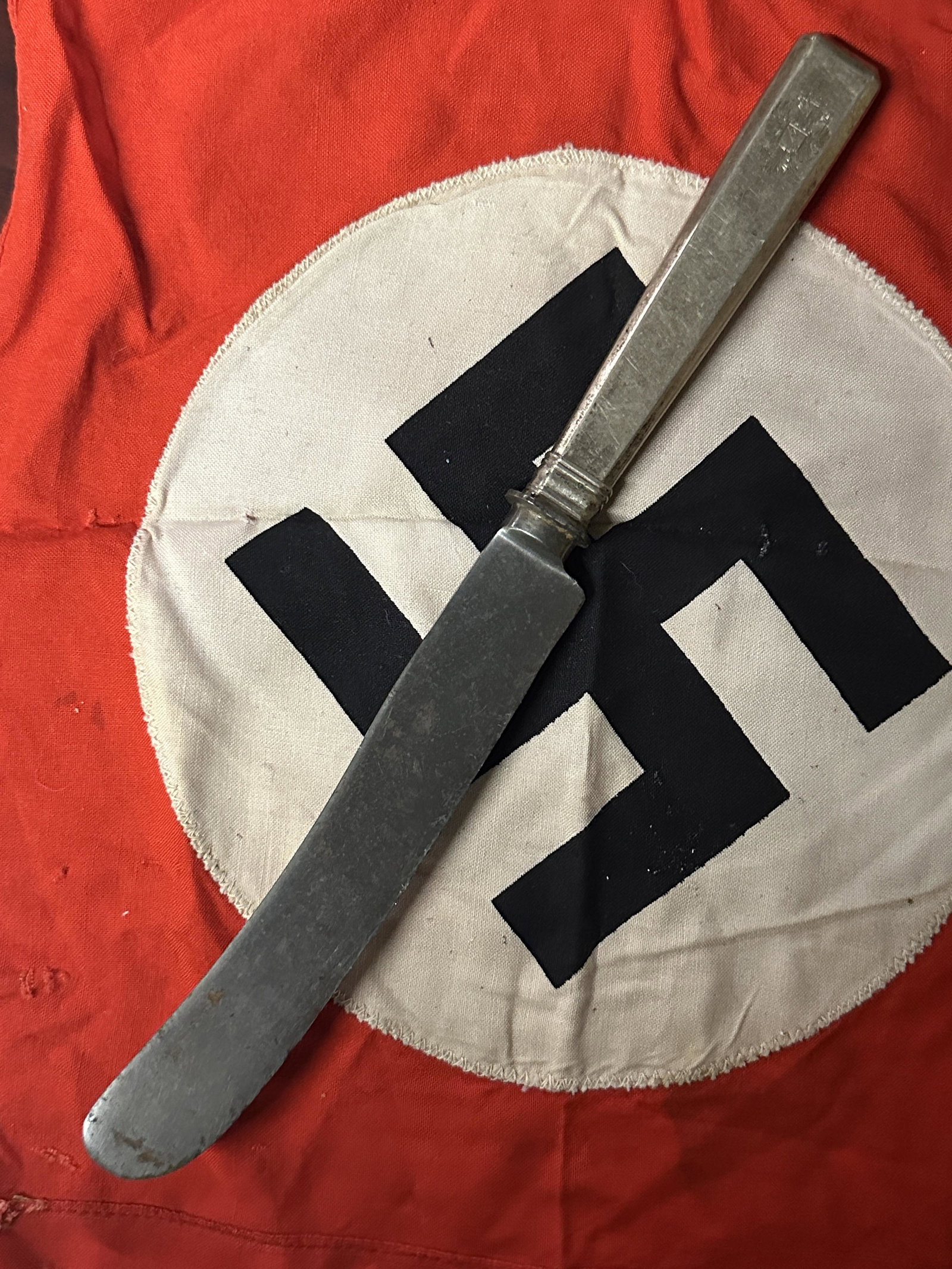 WW1 GERMAN PRUSSIAN OFFICER KNIFE MARKED 800 SILVER: WW1 GERMAN PRUSSIAN OFFICER KNIFE MARKED 800 SILVER. A RARE FIND. IT IS IN MINT OVERALL SHAPE AND CONDITION WITH A BEAUTIFUL OVERALL PATINA. SHOWS GOOD WEAR AND USE. PLEASE VIEW ALL DETAILED PICTURES.