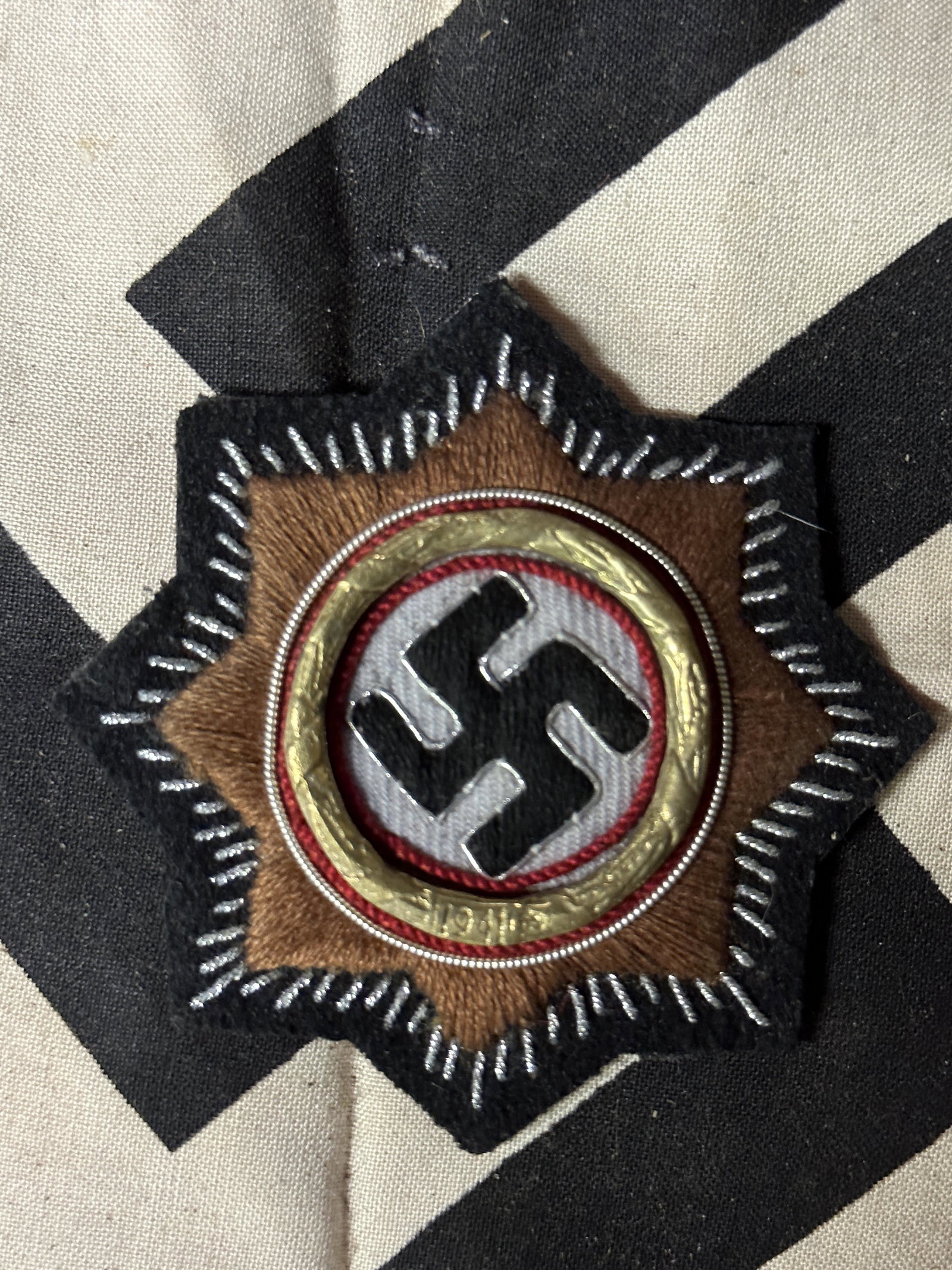 WWII GERMAN CROSS IN GOLD CLOTH BULLION EMBROIDERY W/RZM PAPER TAG: WWII GERMAN CROSS IN GOLD CLOTH BULLION EMBROIDERY W/RZM PAPER TAG. A RARE FIND. IT IS IN MINT OVERALL SHAPE AND CONDITION WITH A BEAUTIFUL OVERALL PATINA. SHOWS GOOD WEAR AND STORAGE WEAR. PLEASE VIE