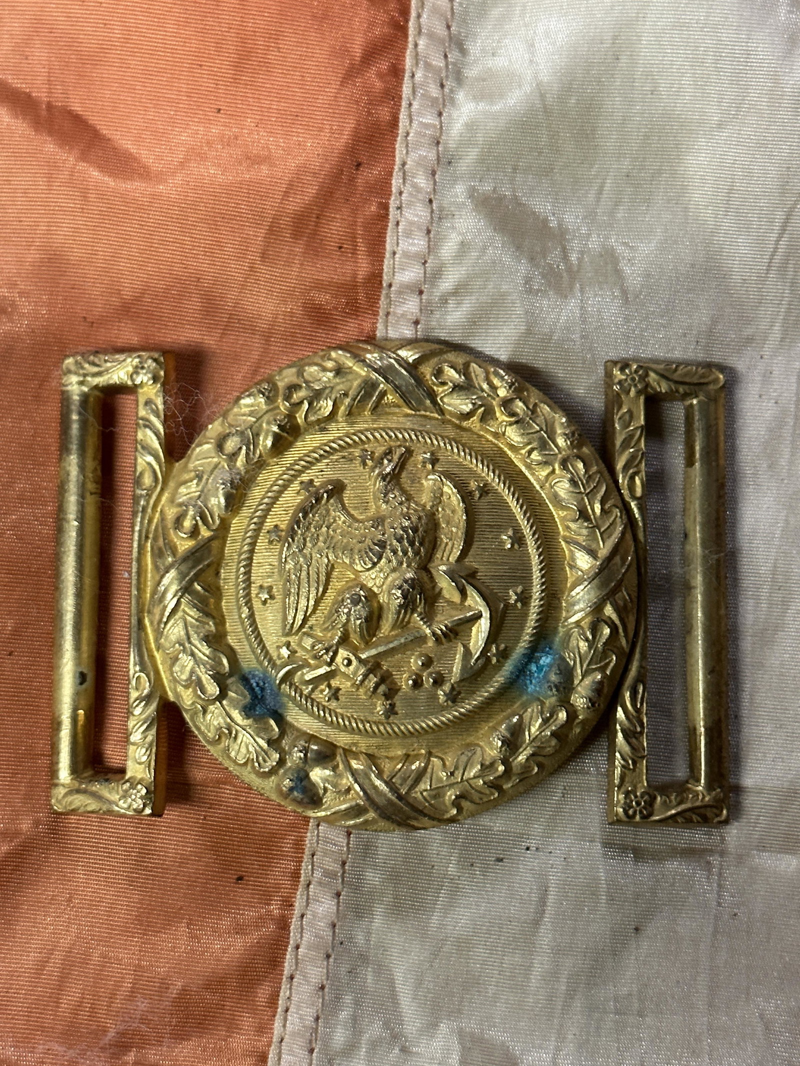 RARE CIVIL WAR C.S.N. CONFEDERATE NAVY OFFICER BELT BUCKLE WITH MAKER MARKS: RARE CIVIL WAR C.S.N. CONFEDERATE NAVY OFFICER BELT BUCKLE WITH MAKER MARKS. A RARE FIND. IT IS IN MINT OVERALL SHAPE AND CONDITION WITH A BEAUTIFUL OVERALL PATINA. HAS A GREAT LOOK TO IT WITH AN EXCE
