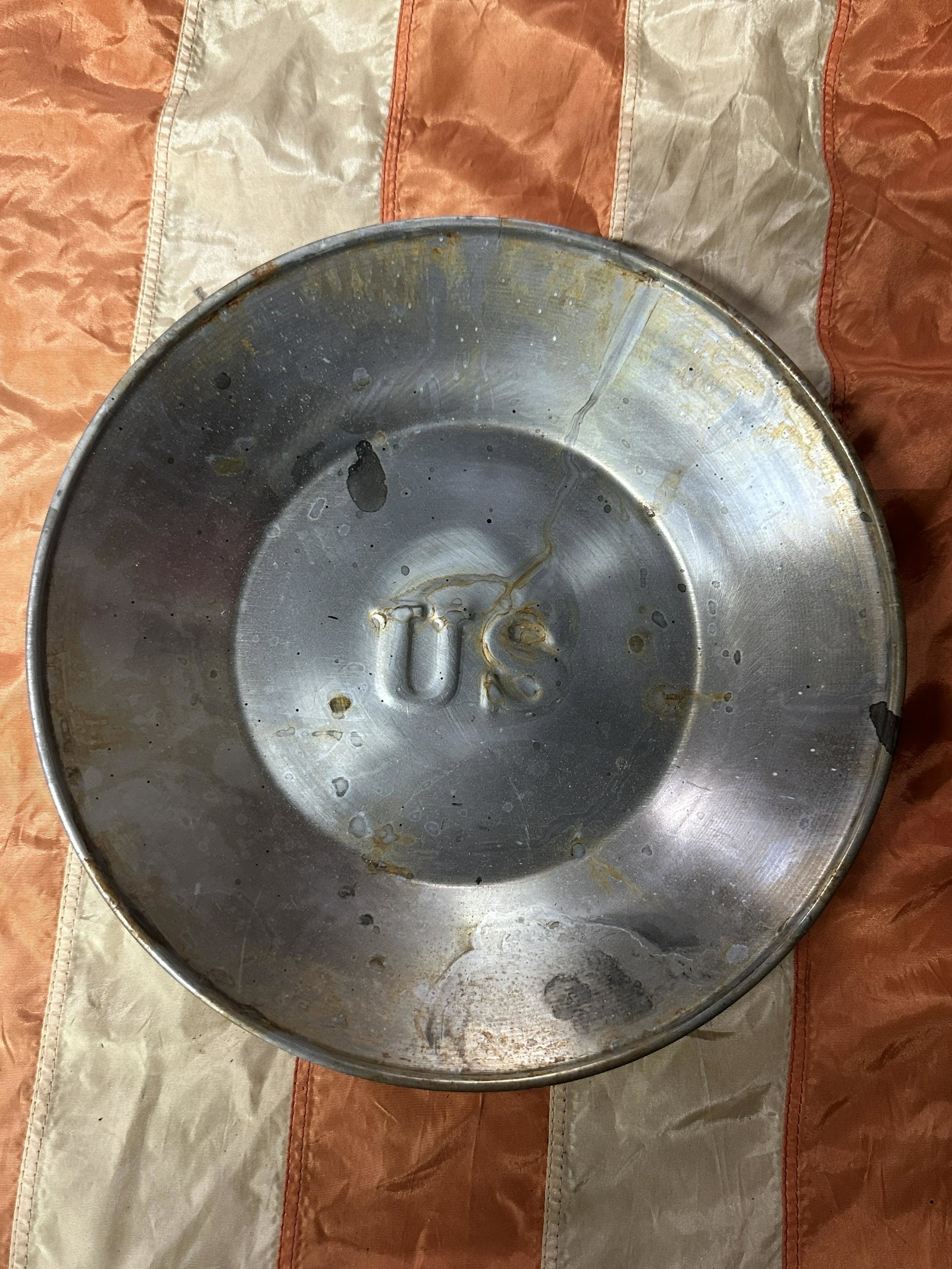 RARE CIVIL WAR U.S. MARKED OFFICER TIN PLATE: RARE CIVIL WAR U.S. MARKED OFFICER TIN PLATE. A RARE FIND. IT IS IN MINT OVERALL SHAPE AND CONDITION WITH A BEAUTIFUL OVERALL PATINA. SHOWS GOOD WEAR AND USE. PLEASE VIEW ALL DETAILED PICTURES. A RARE