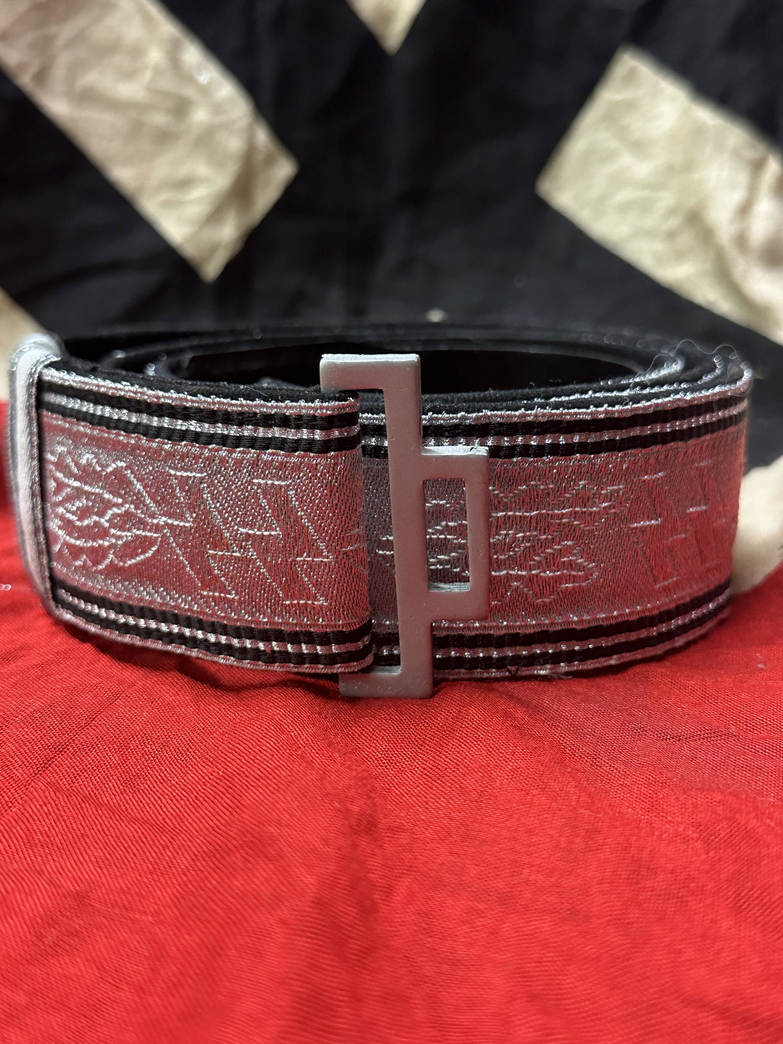 RARE WW2 GERMAN WAFFEN SS OFFICER'S BROCADE CLOTH PARADE BELT: RARE WW2 GERMAN WAFFEN SS OFFICER'S BROCADE CLOTH PARADE BELT. A VERY RARE FIND. IT IS IN MINT OVERALL SHAPE AND CONDITION WITH A BEAUTIFUL OVERALL PATINA. SHOWS GOOD WEAR AND USE. PLEASE VIEW ALL DET