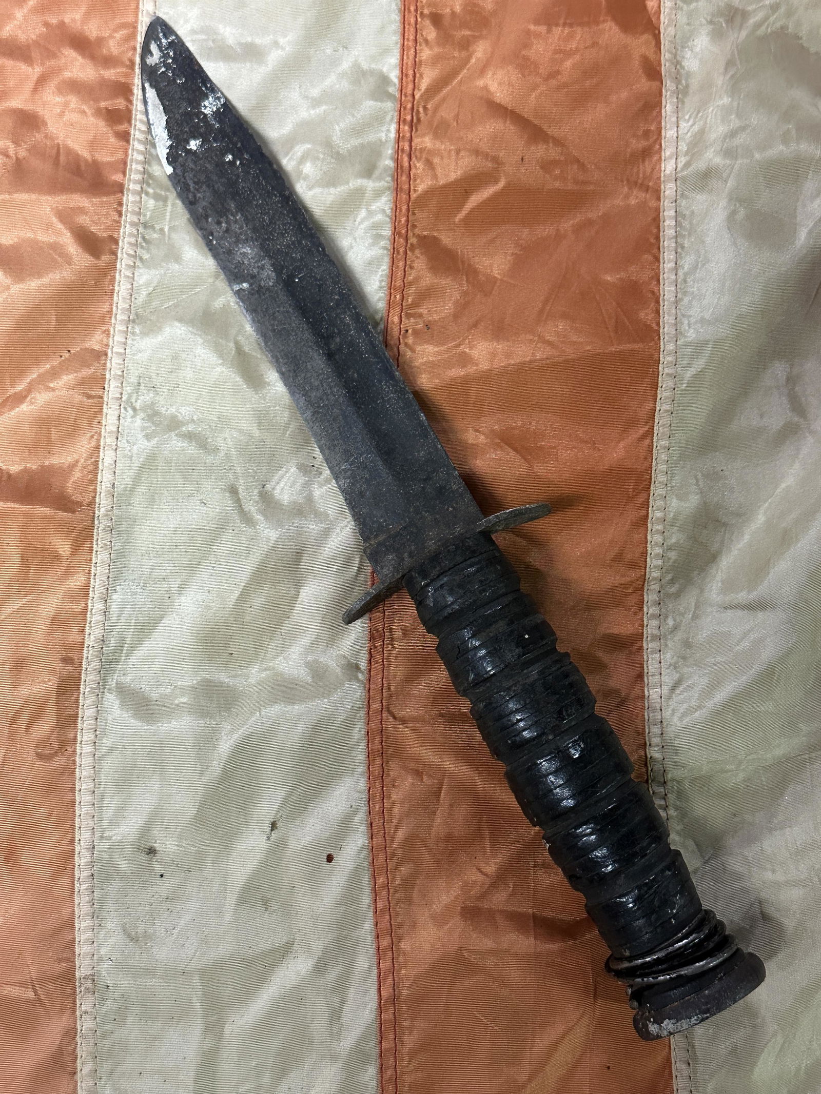 WW2 U.S. THEATRE MADE K-BAR FIGHTING KNIFE DAGGER: WW2 U.S. THEATRE MADE K-BAR FIGHTING KNIFE DAGGER. A RARE FIND. IT IS IN MINT OVERALL SHAPE AND CONDITION WITH A BEAUTIFUL OVERALL PATINA. HAS A GREAT LOOK TO IT WITH AN EXCELLENT OVERALL EYE APPEAL.