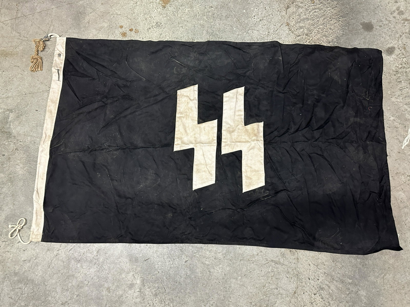 VERY RARE WW2 GERMAN WAFFEN SS FLAG BY RZM - MAKER MARKED: VERY RARE WW2 GERMAN WAFFEN SS FLAG BY RZM - MAKER MARKED. A VERY RARE FIND THAT IS IN MINT OVERALL SHAPE AND CONDITION WITH A BEAUTIFUL OVERALL PATINA. SHOWS GOOD WEAR AND USE. LOOKS IN BATTLE USED S
