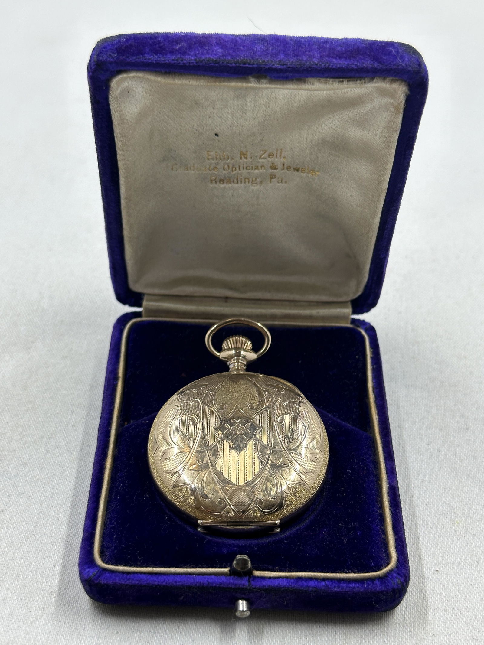 MENS ELGIN ENGRAVED CASED DRESS POCKET WATCH IN ORIG. BOX (1 of 10)