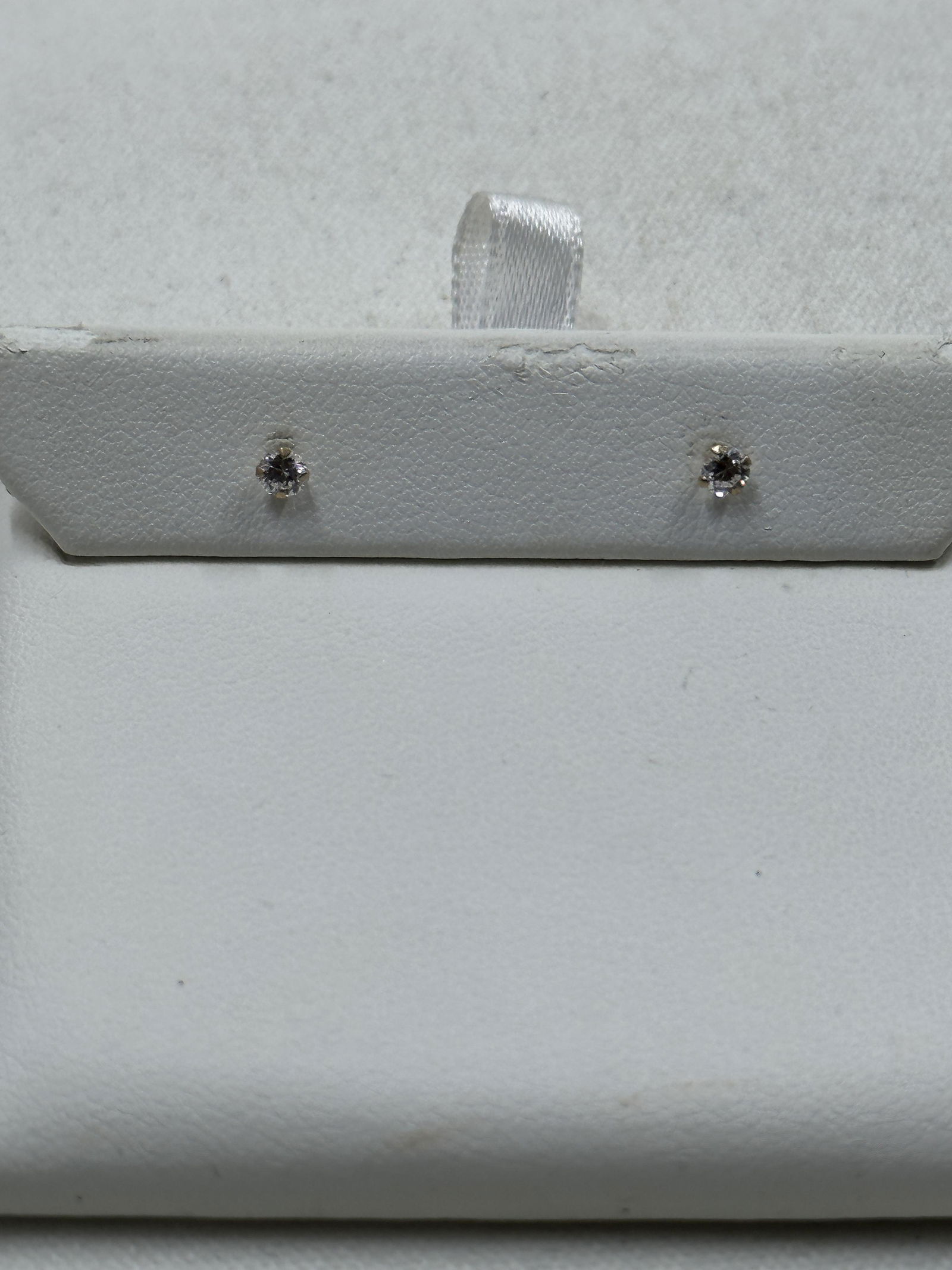 ESTATE 14K GOLD STUDS: ESTATE 14K GOLD STUDS