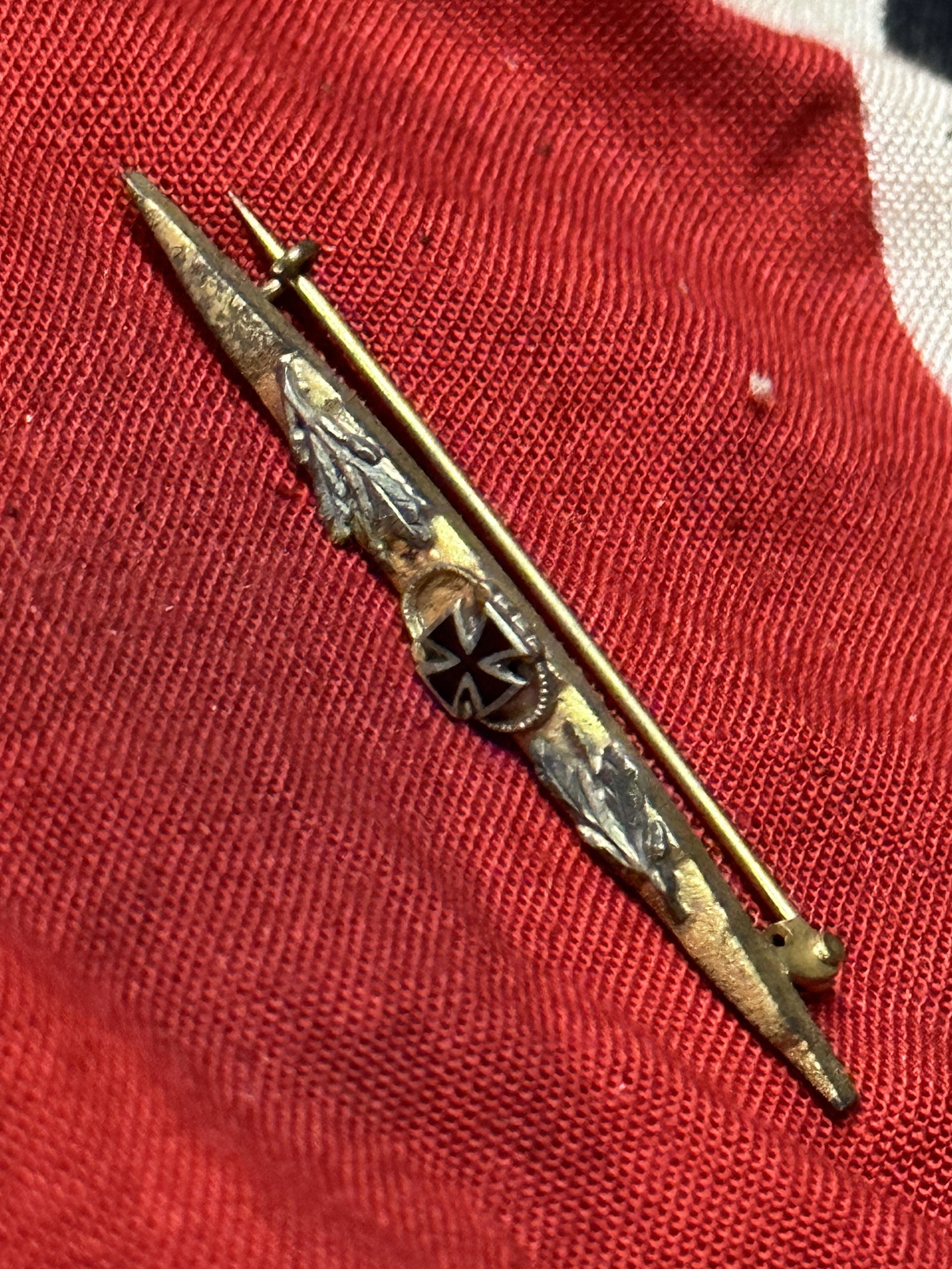 RARE WW1 GERMAN MOTHERS PIN BADGE: RARE WW1 GERMAN MOTHERS PIN BADGE. PLEASE VIEW ALL DETAILED PICTURES.