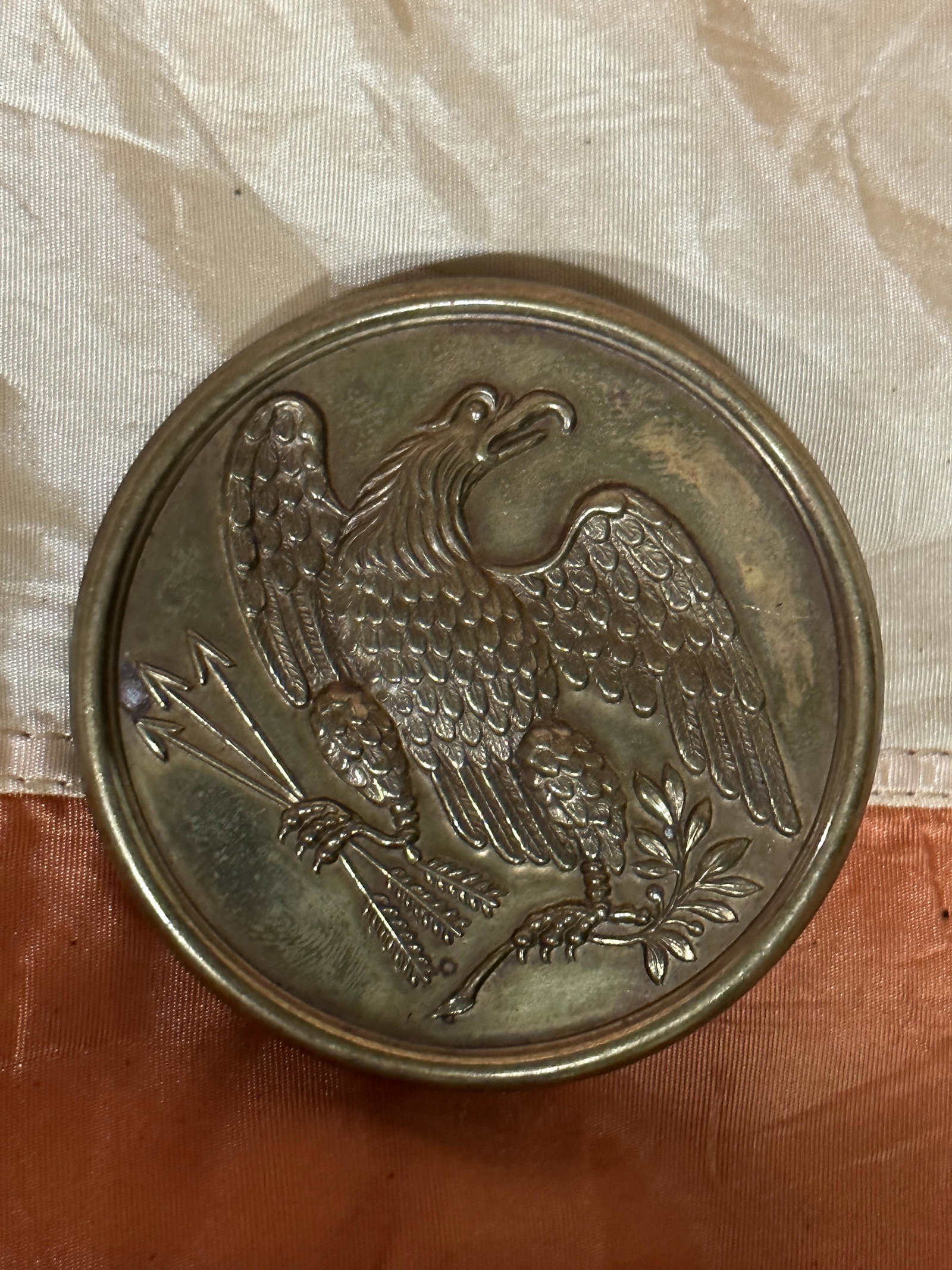 SCRACE CIVIL WAR UNION CARTRIDGE BOX EAGLE PLATE: SCRACE CIVIL WAR UNION CARTRIDGE BOX EAGLE PLATE. IT IS IN MINT OVERALL SHAPE AND CONDITION WITH A BEAUTIFUL OVERALL PATINA. HAS A GREAT LOOK TO IT WITH AN EXCELLENT OVERALL EYE APPEAL. SHOWS GOOD WEA