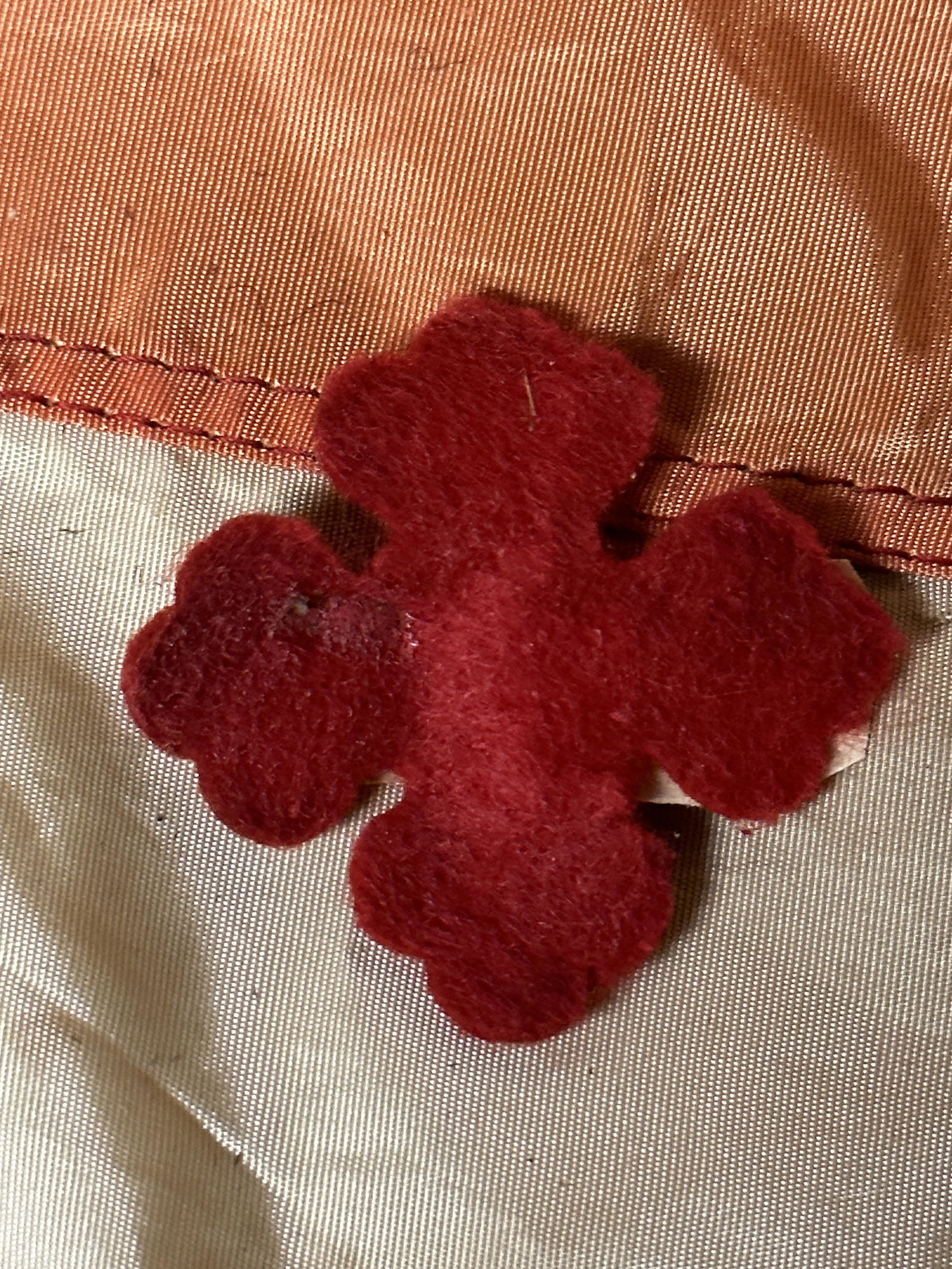 CIVIL WAR CONFEDERATE MARYLAND CROSS CLOTH BADGE INSIGNIA: CIVIL WAR CONFEDERATE MARYLAND CROSS CLOTH BADGE INSIGNIA. A RARE FIND. IT IS IN MINT OVERALL SHAPE AND CONDITION WITH A BEAUTIFUL OVERALL PATINA. SHOWS GOOD WEAR AND USE. PLEASE VIEW ALL DETAILED PIC