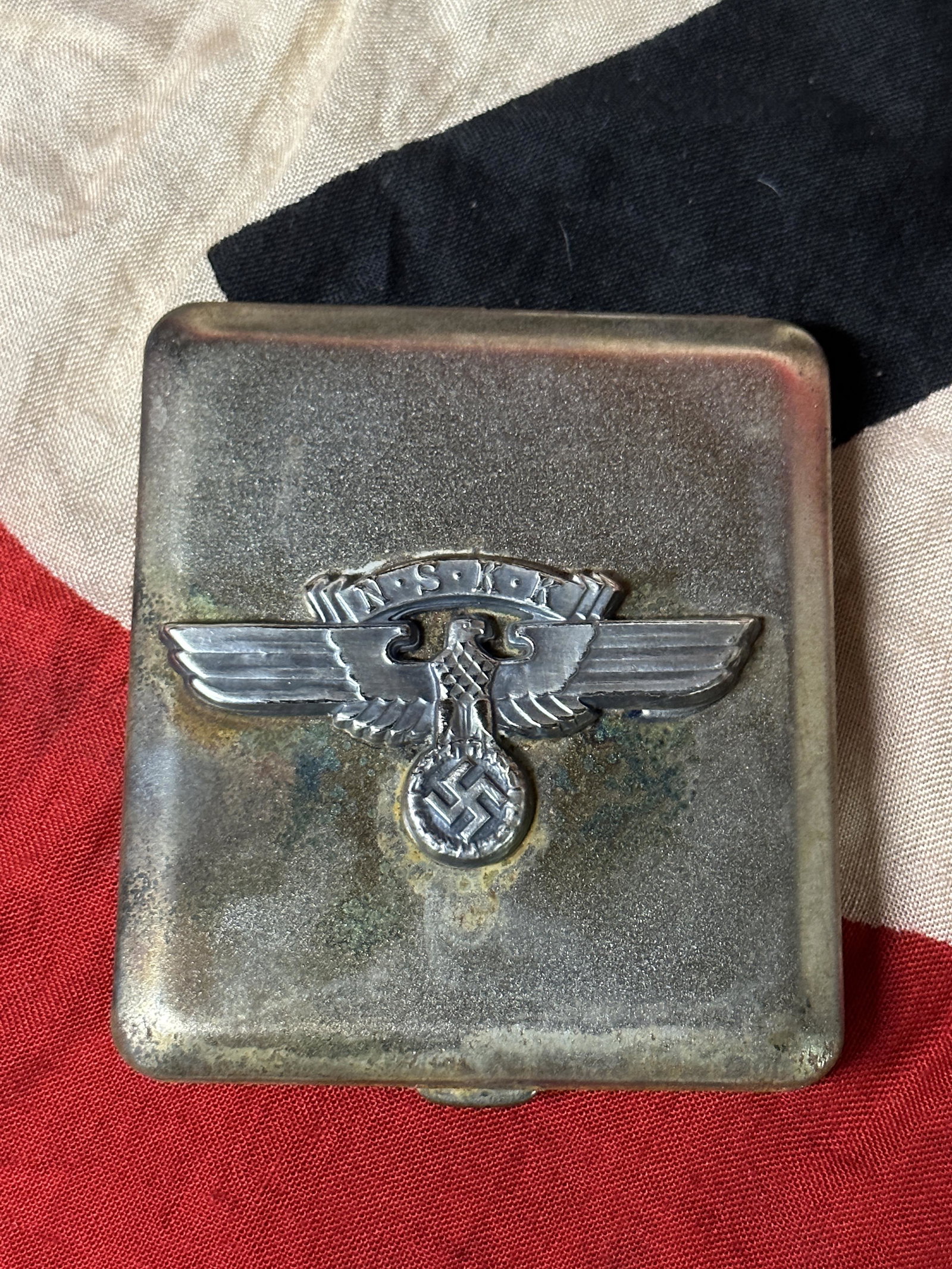 RARE WW2 GERMAN NSKK OFFICER CIGARETTE CASE: RARE WW2 GERMAN NSKK OFFICER CIGARETTE CASE. A RARE FIND. IT IS IN MINT OVERALL SHAPE AND CONDITION WITH A BEAUTIFUL OVERALL PATINA. SHOWS GOOD WEAR AND USE. PLEASE VIEW ALL DETAILED PICTURES. A WELL 