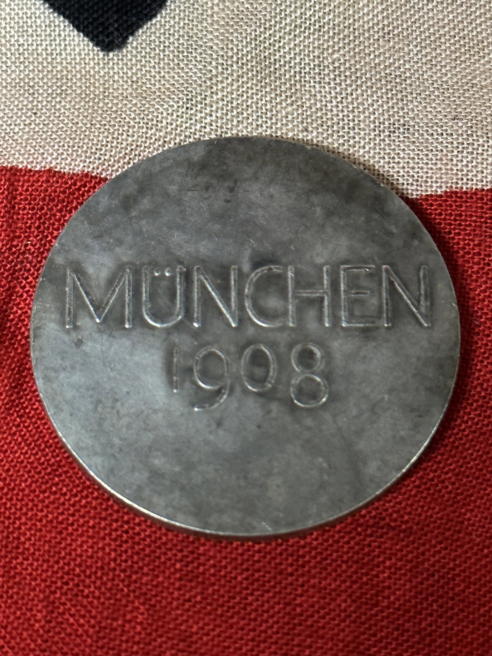 WW1 GERMAN MUNCHEN 1908 SILVER MEDAL: WW1 GERMAN MUNCHEN 1908 SILVER MEDAL. IT IS IN MINT OVERALL SHAPE AND CONDITION WITH A BEAUTIFUL OVERALL PATINA. SHOWS GOOD WEAR AND USE. PLEASE VIEW ALL DETAILED PICTURES. A WELL MADE ANTIQUE GERMAN 