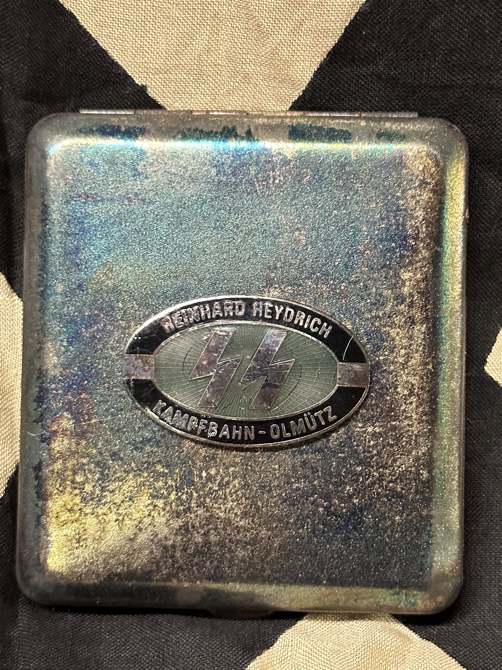 WW2 GERMAN WAFFEN SS REINHARD HEYDRICH KAMPFBAHN-OLMUTZ CIGARETTE CASE: WW2 GERMAN WAFFEN SS REINHARD HEYDRICH KAMPFBAHN-OLMUTZ CIGARETTE CASE - MAKER MARKED ON THE INSIDE. SHOWS GOOD WEAR AND USE WITH A BEAUTIFUL PATINA THROUGHOUT. PLEASE VIEW ALL DETAILED PICTURES. A WE
