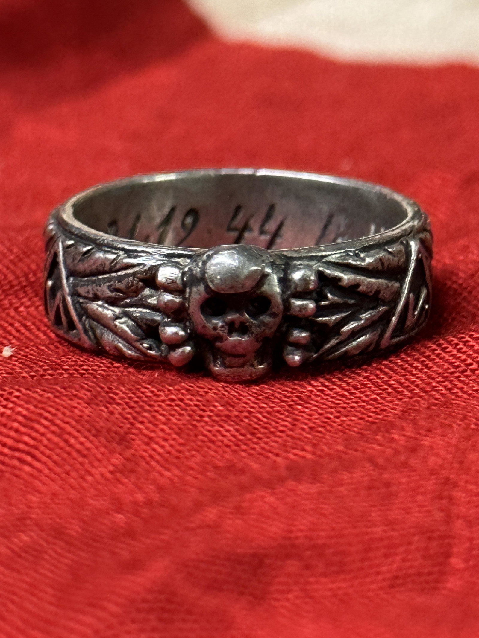 RARE WW2 GERMAN WAFFEN-SS HIMMLER DEATH SKULL 800 SILVER RING: RARE WW2 GERMAN WAFFEN-SS HIMMLER DEATH SKULL 800 SILVER RING. A VERY RARE FIND. IT IS IN MINT OVERALL SHAPE AND CONDITION WITH A BEAUTIFUL OVERALL PATINA. SHOWS GOOD WEAR AND USE. SIGNED ON THE INSID