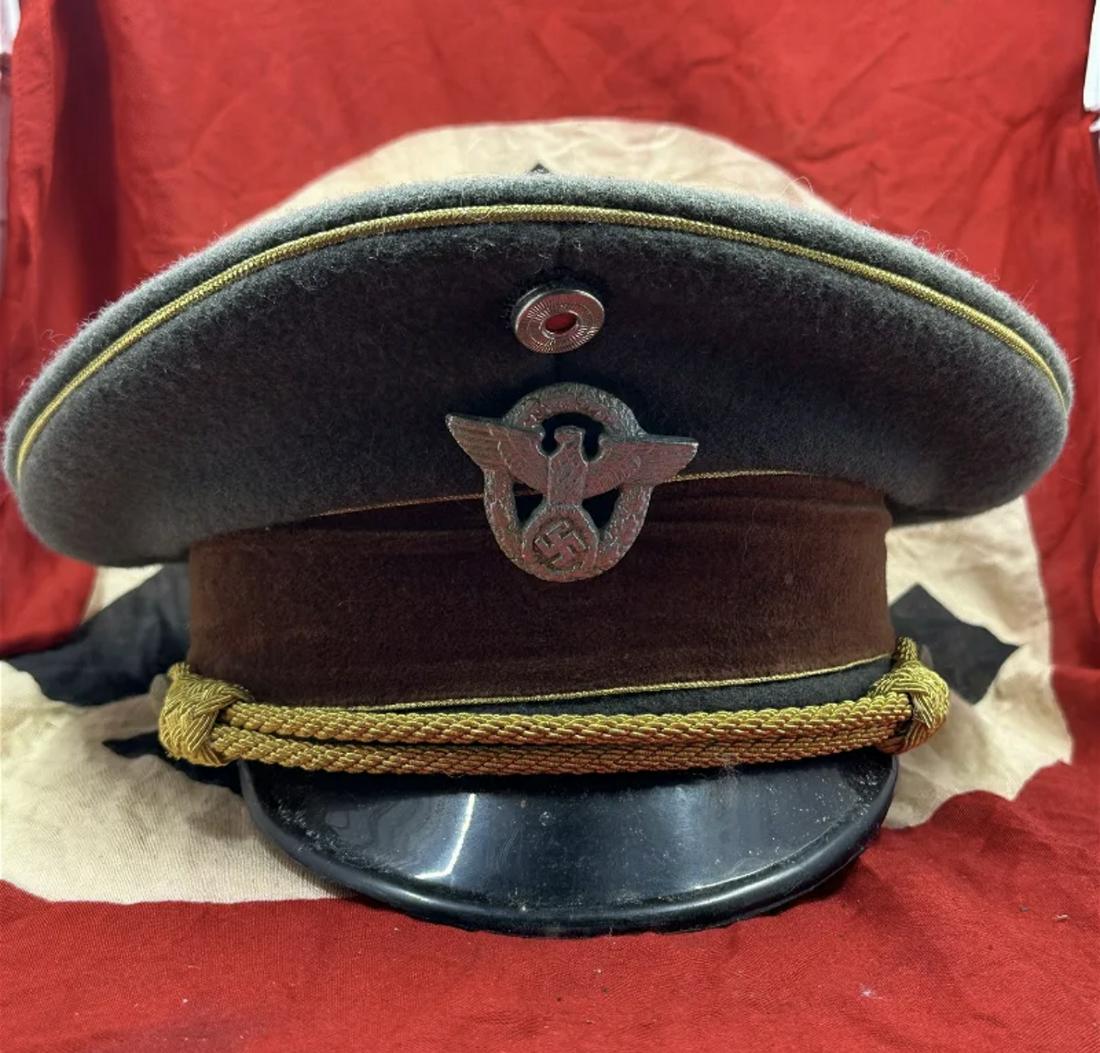 WW2 GERMAN POLICE VISOR CAP BY RZM MAKER MARKED: WW2 GERMAN POLICE VISOR CAP BY RZM MAKER MARKED. IT IS IN MINT OVERALL SHAPE AND CONDITION WITH A BEAUTIFUL OVERALL PATINA. COMES FROM A COLLECTION. SHOWS GOOD WEAR AND USE. PLEASE VIEW ALL DETAILED P