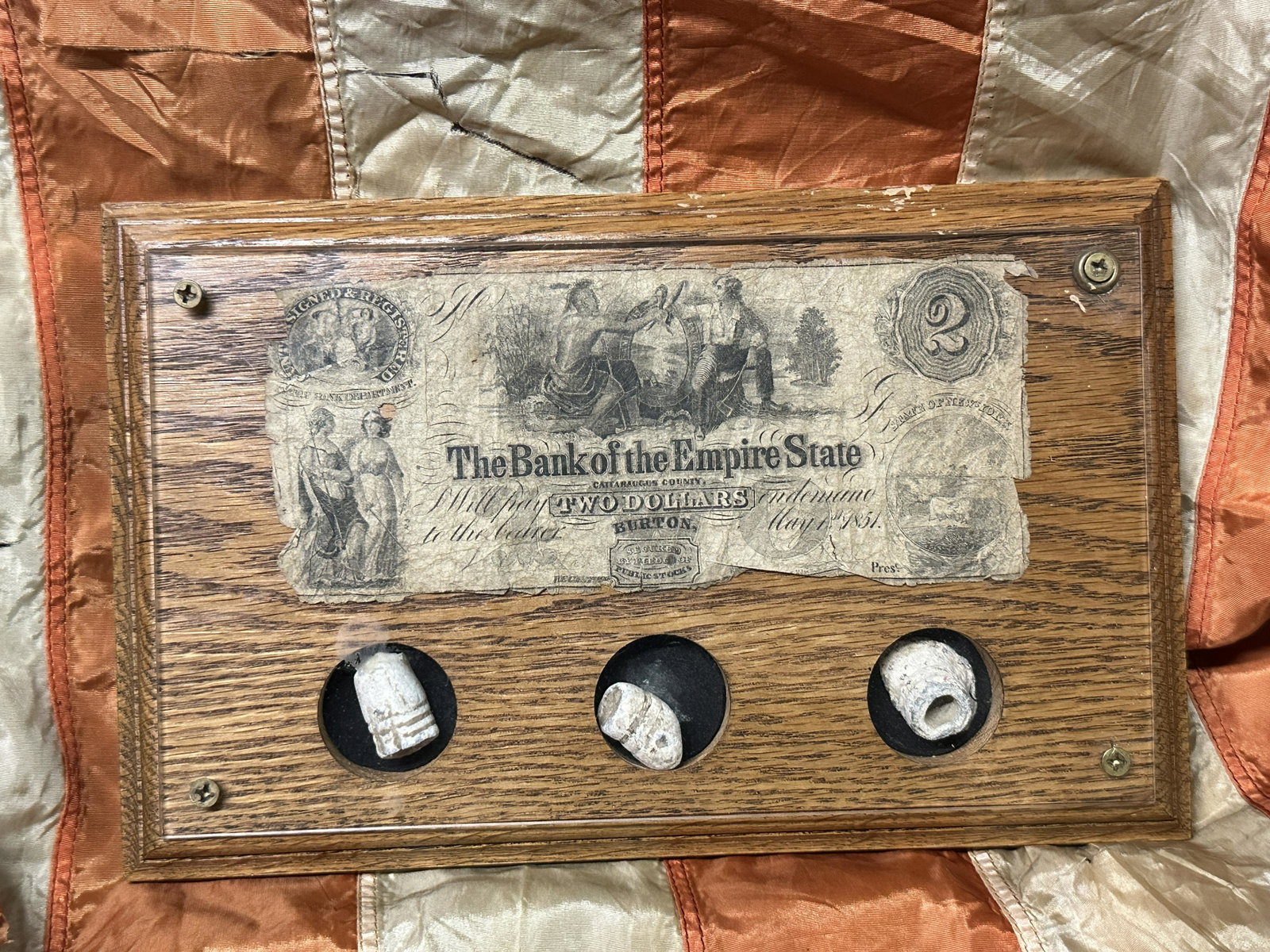 FRAMED CIVIL WAR RELIC COLLECTION WITH BANK NOTE: FRAMED CIVIL WAR RELIC COLLECTION WITH BANK NOTE. A RARE FIND. IT IS IN MINT OVERALL SHAPE AND CONDITION WITH A BEAUTIFUL OVERALL PATINA. COMES FROM A COLLECTION. HAS A GREAT LOOK TO IT WITH AN EXCELL