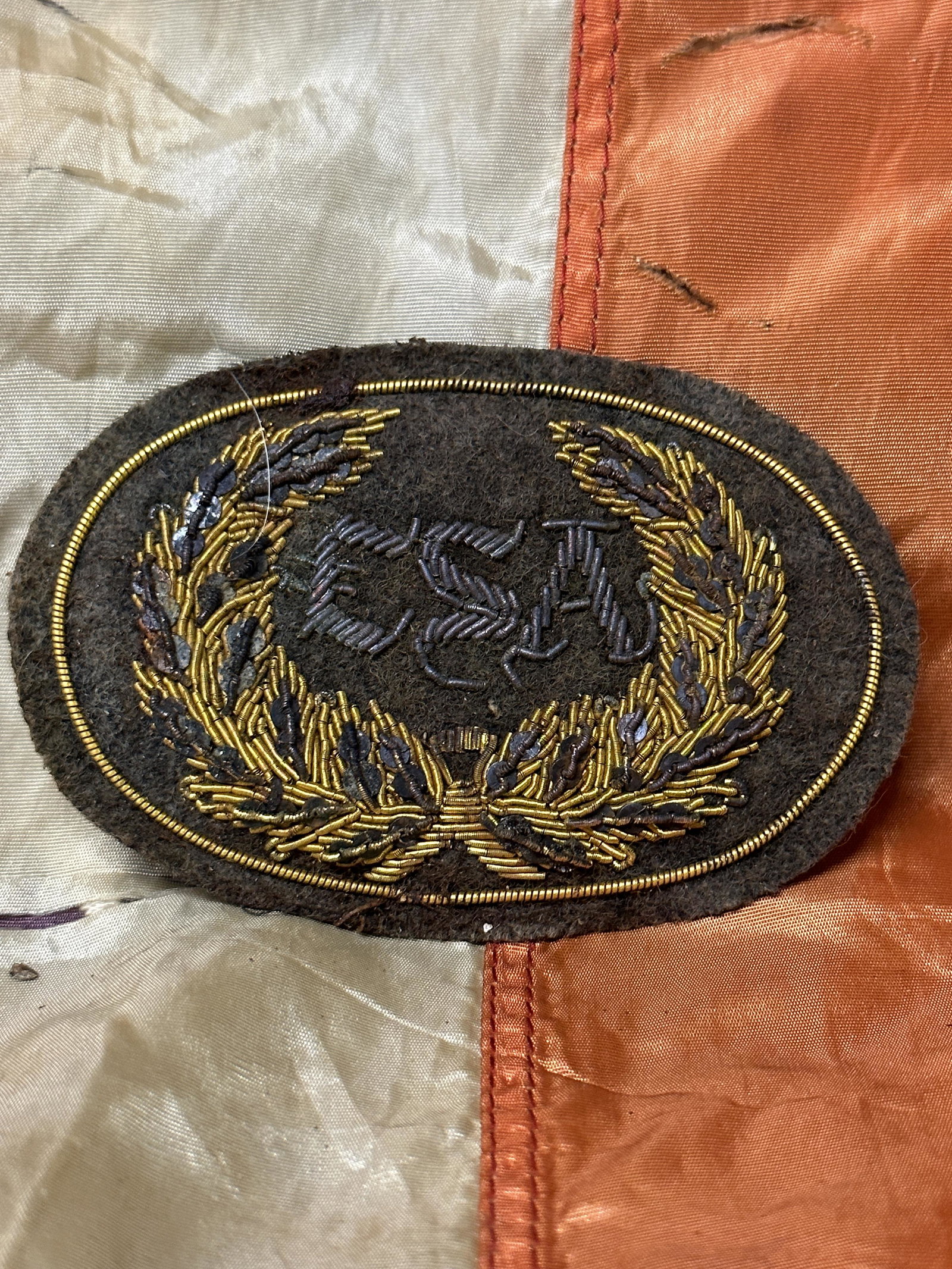 SCARCE CIVIL WAR C.S.A. BULLION BADGE BY COURTNEY TENNENT, CHARLESTON, S.C.: SCARCE CIVIL WAR C.S.A. BULLION BADGE BY COURTNEY TENNENT, CHARLESTON, S.C. A RARE FIND. IT IS IN MINT OVERALL SHAPE AND CONDITION WITH A BEAUTIFUL OVERALL PATINA. COMES FROM A COLLECTION. HAS A GREAT
