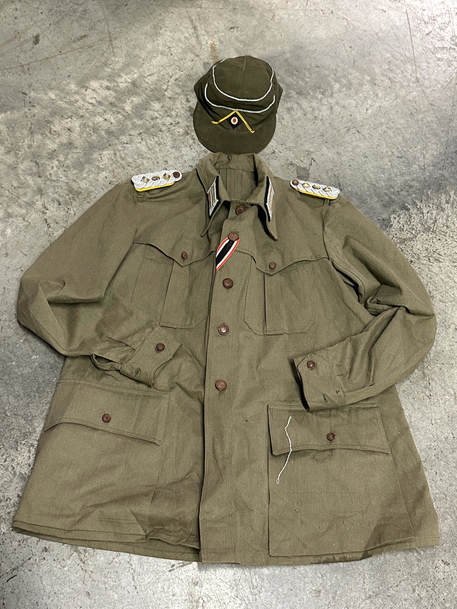 RARE WW2 GERMAN TROPICAL DAK CAVALRY OFFICER POW ENSEMBLE: RARE WW2 GERMAN TROPICAL DAK CAVALRY OFFICER POW ENSEMBLE. A RARE FIND. IT IS IN MINT OVERALL SHAPE AND CONDITION WITH A BEAUTIFUL OVERALL PATINA. SHOWS GOOD WEAR AND USE. THIS WAS A POW ATTIRE, AS TH