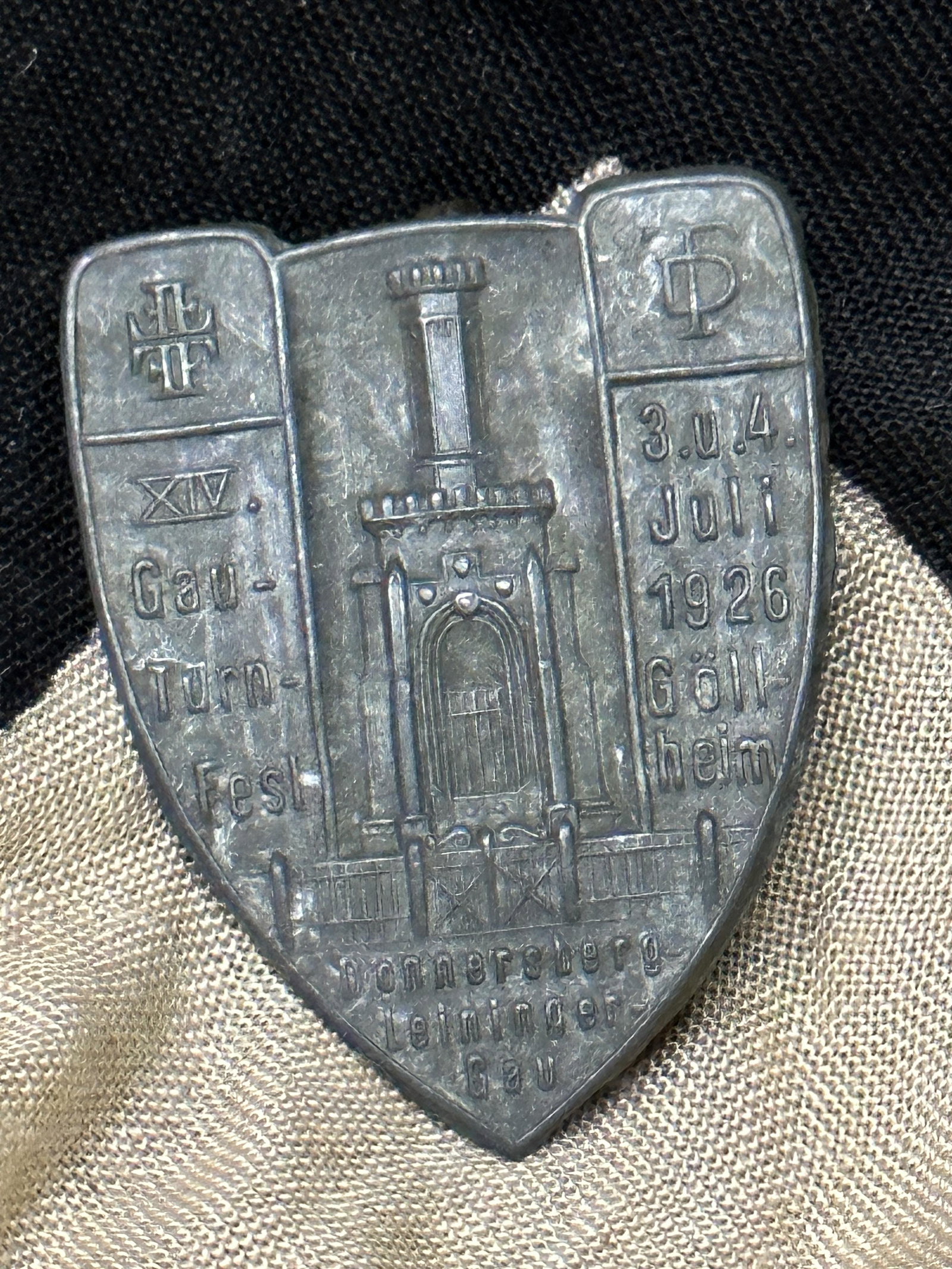 PRE WW2 GERMAN CATHOLIC CHURCH TINNIE BADGE: PRE WW2 GERMAN CATHOLIC CHURCH TINNIE BADGE
